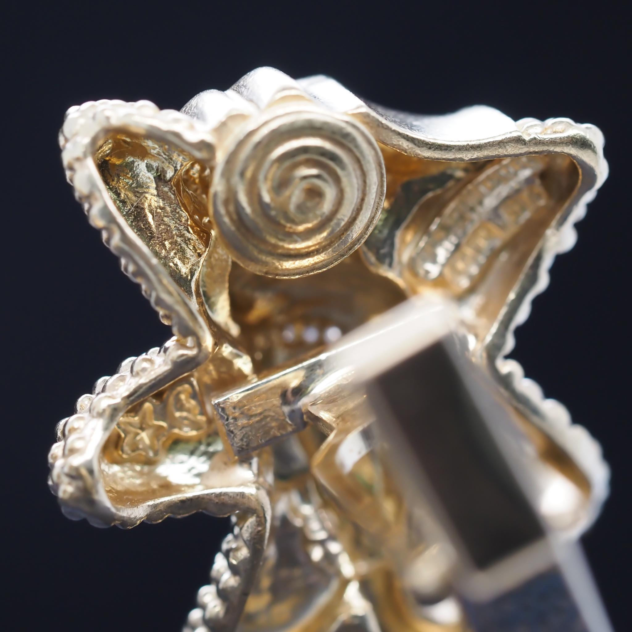 18 Karat Gelbgold KIESELSTEIN CORD Manschettenknöpfe mit Seepferdchen-Diamant und Saphir im Zustand „Gut“ im Angebot in Atlanta, GA