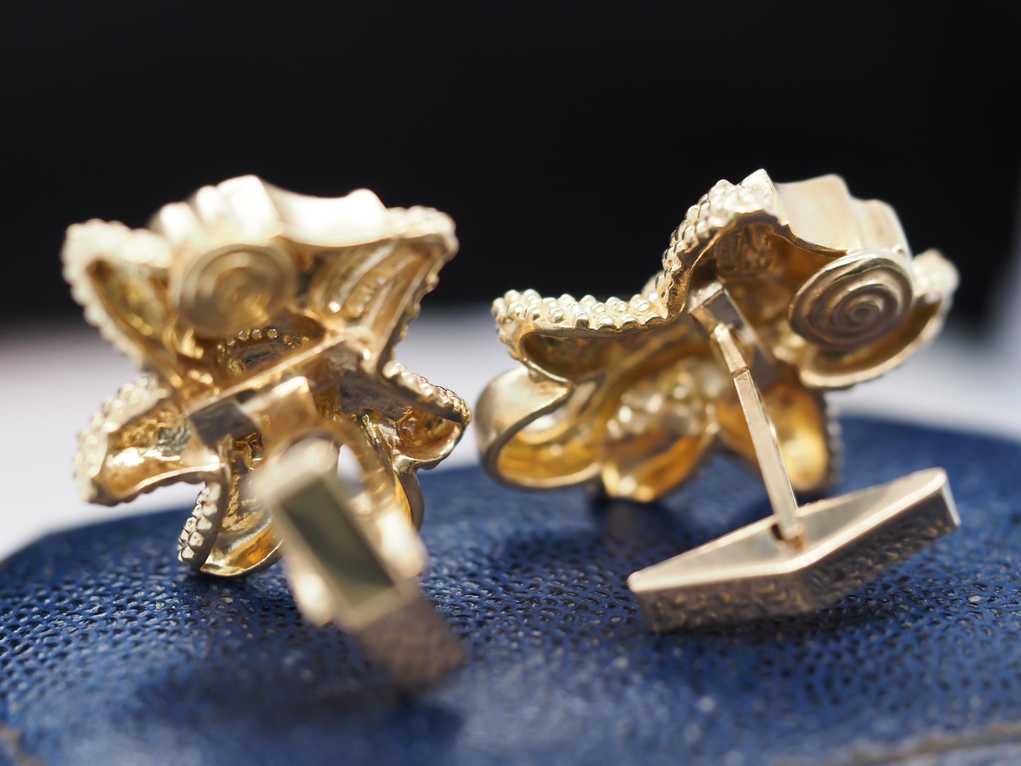 18 Karat Gelbgold KIESELSTEIN CORD Manschettenknöpfe mit Seepferdchen-Diamant und Saphir für Damen oder Herren im Angebot