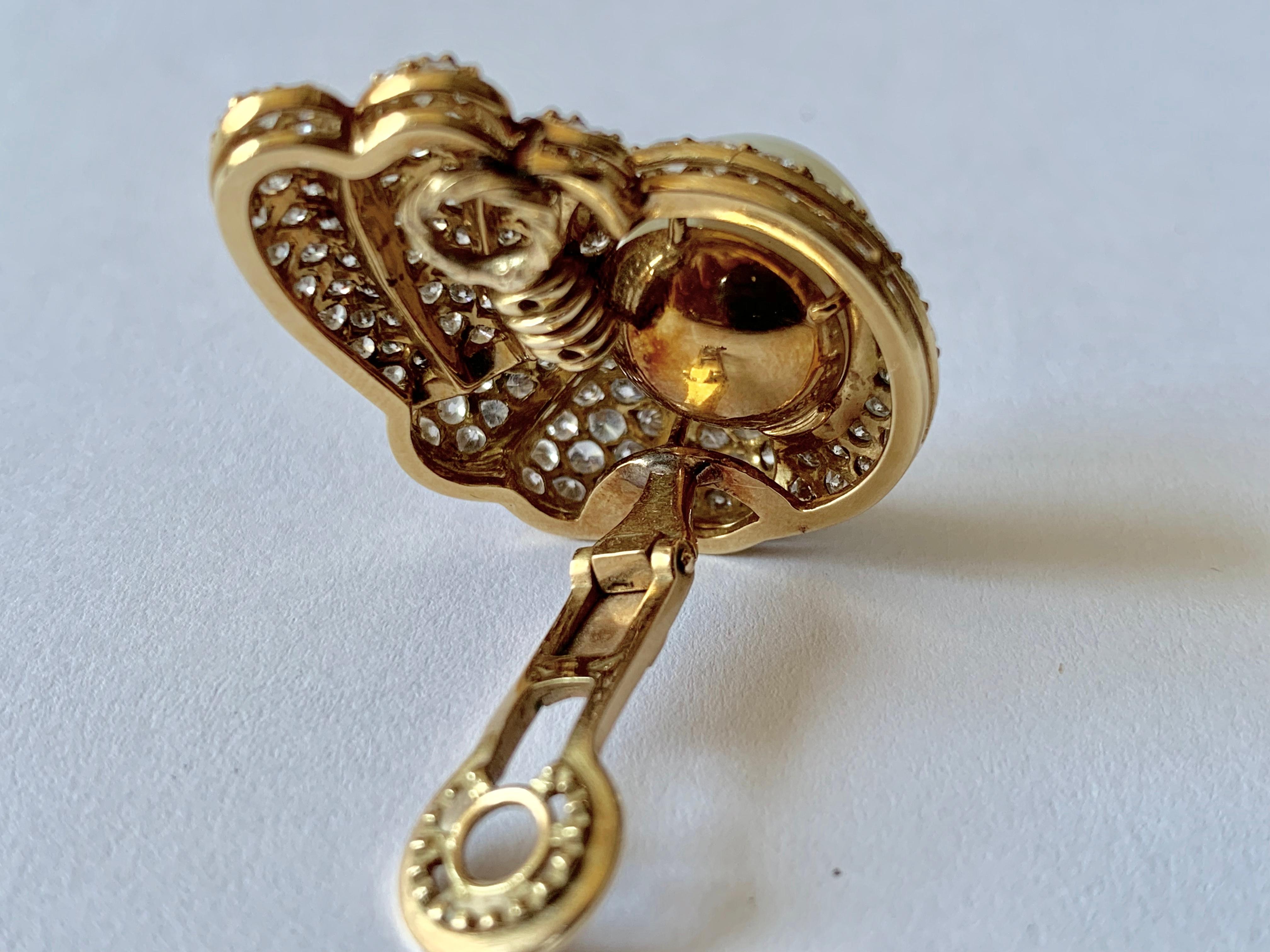 18 Karat Gelbgold Damen-Ohrclips mit Südseeperlen und Diamanten im Angebot 1