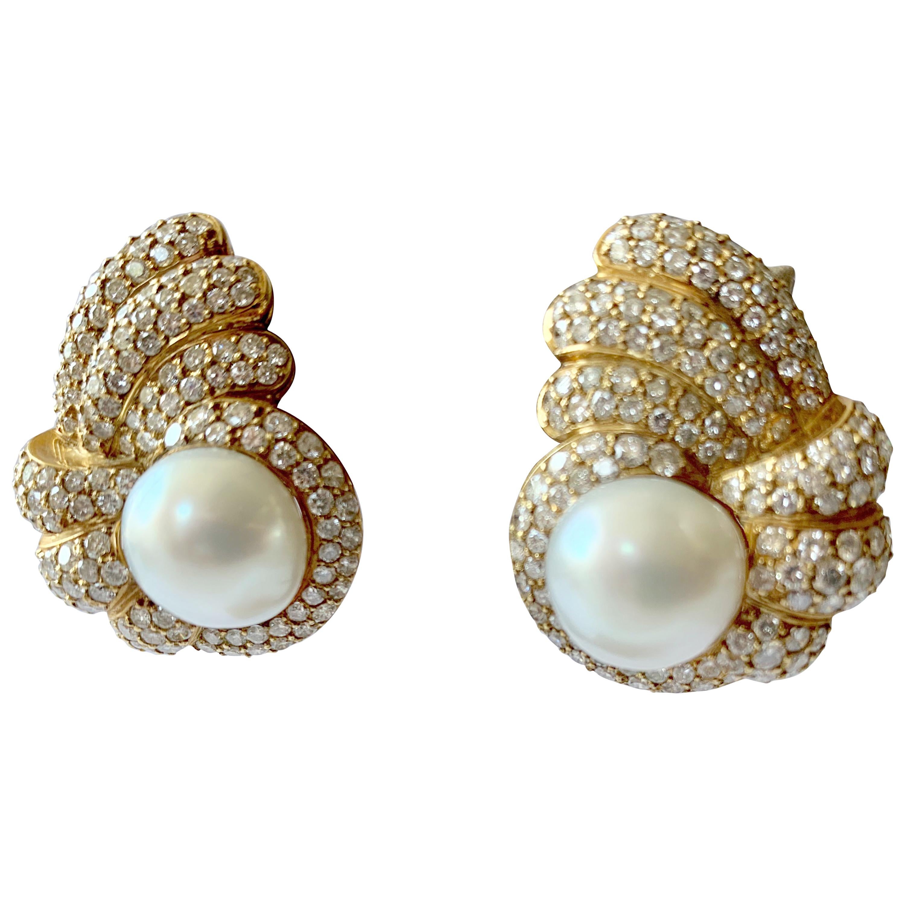 18 Karat Yellow Gold Ladies Clip-On Earrings with South Sea Pearls and Diamonds For Sale