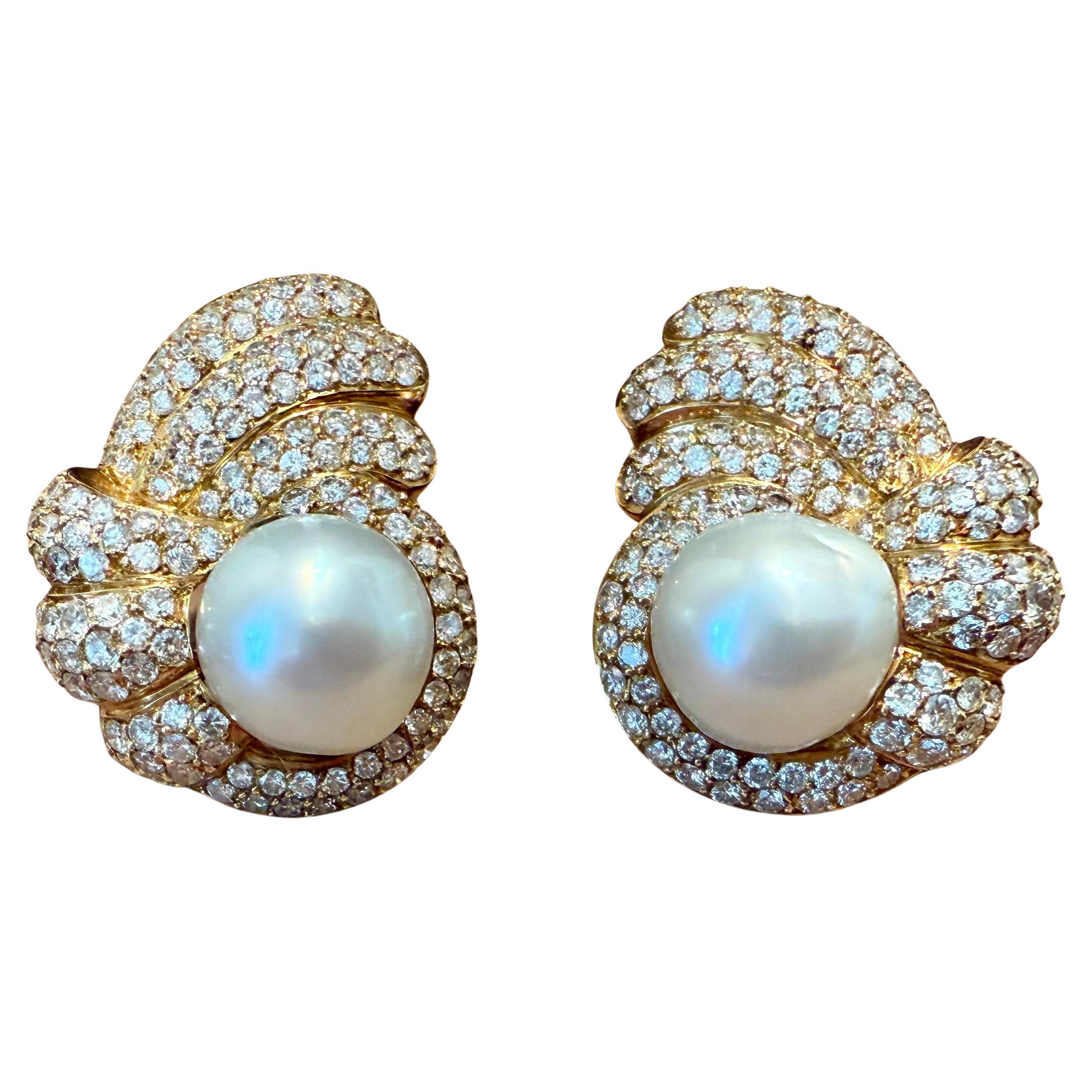 Boucles d'oreilles à clip en or jaune 18 carats avec perles des mers du Sud et diamants