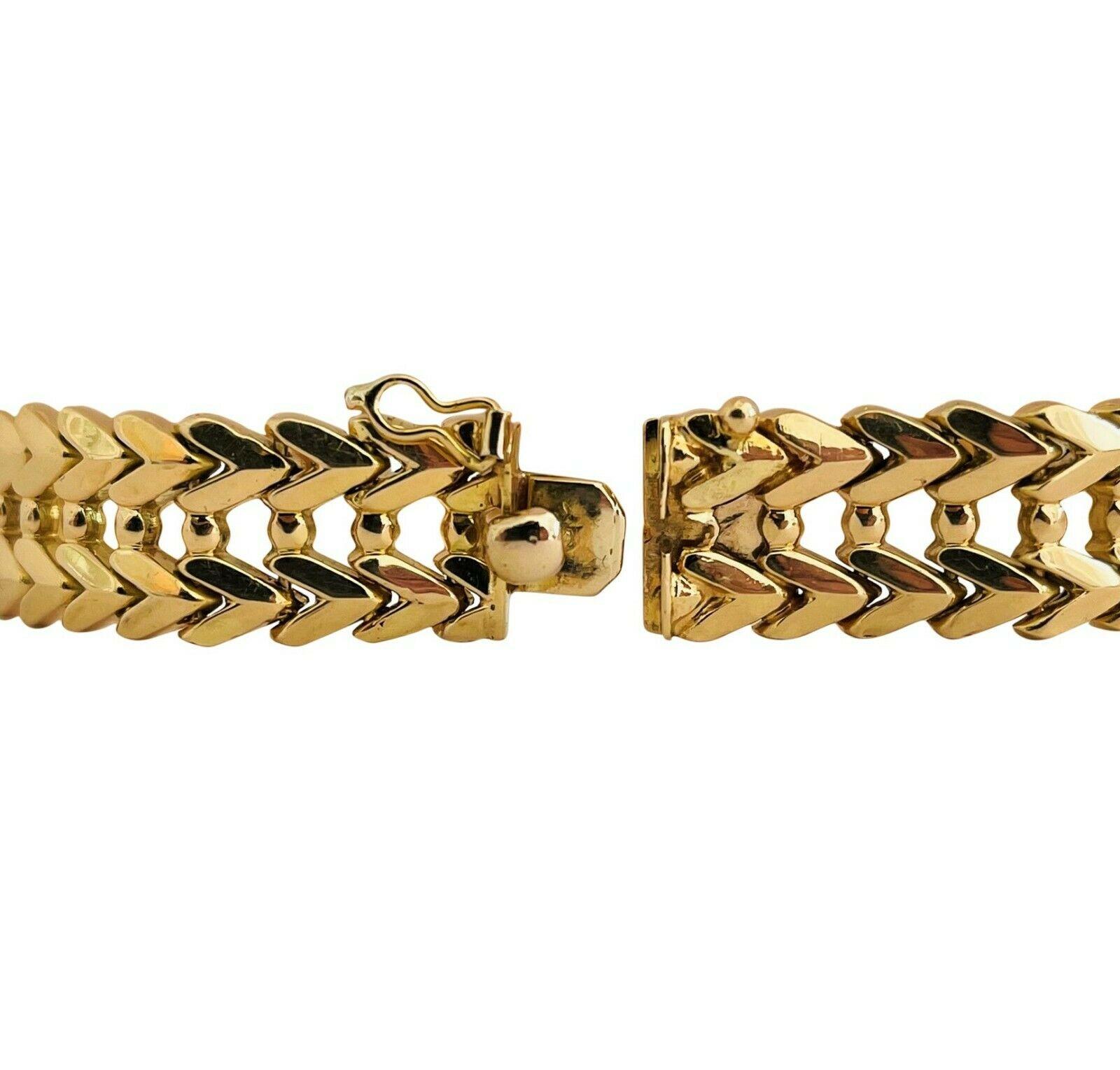 18 Karat Yellow Gold Ladies Polished Fancy V Link Bracelet, Italy In Good Condition In Guilford, CT