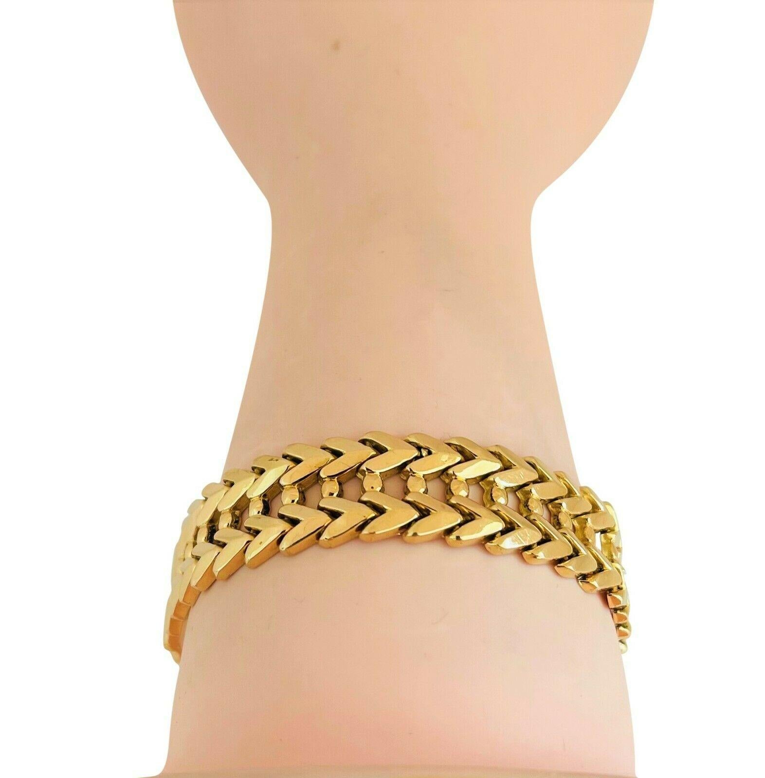 18 Karat Yellow Gold Ladies Polished Fancy V Link Bracelet, Italy 1