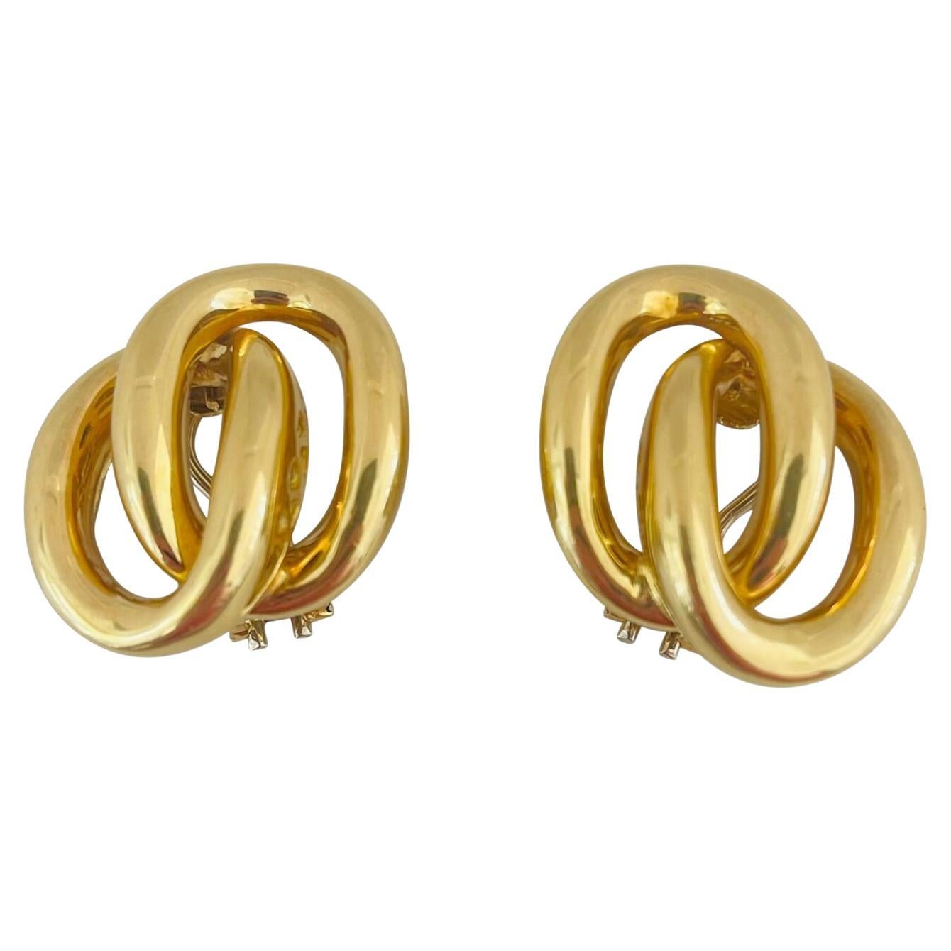 18 Karat Yellow and White Gold Ladies Interlocking Ring For Sale at 1stDibs