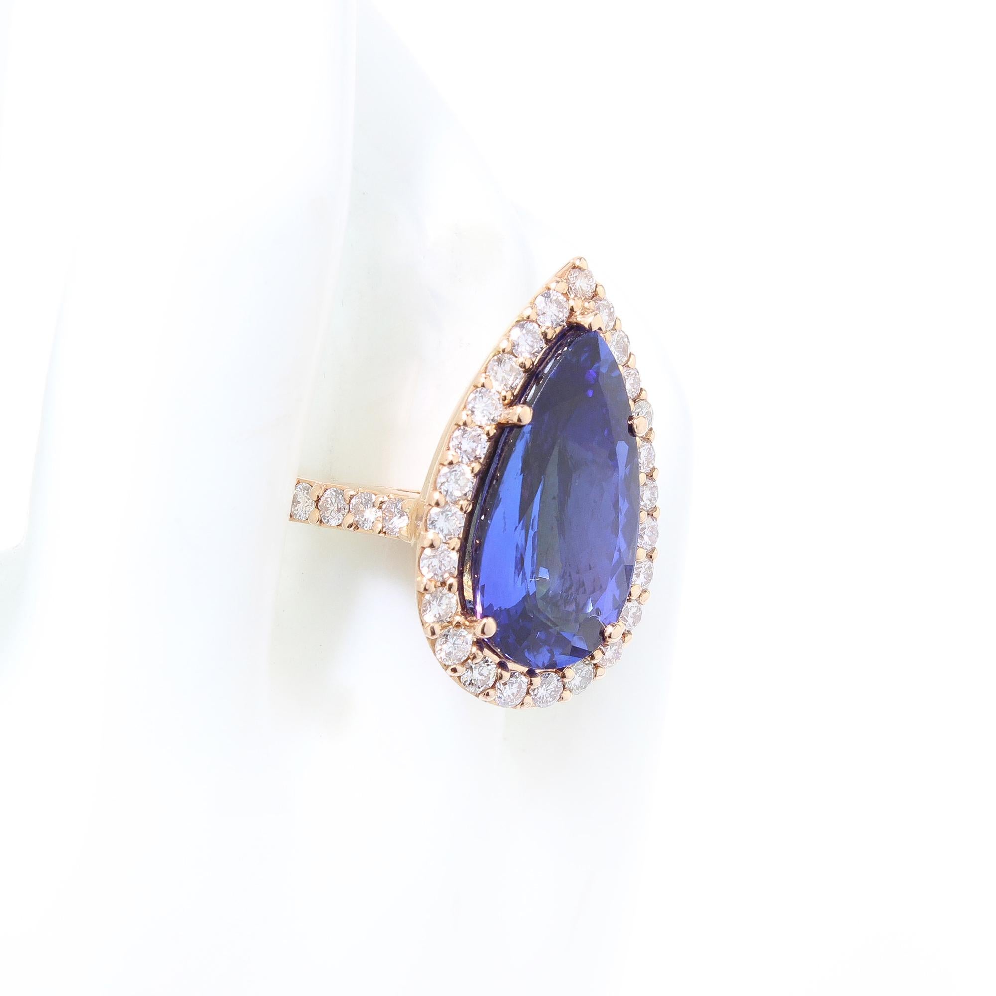 18 Karat Yellow Gold Ladies Ring with Natural Tanzanite of 14.38 Carat For Sale 3