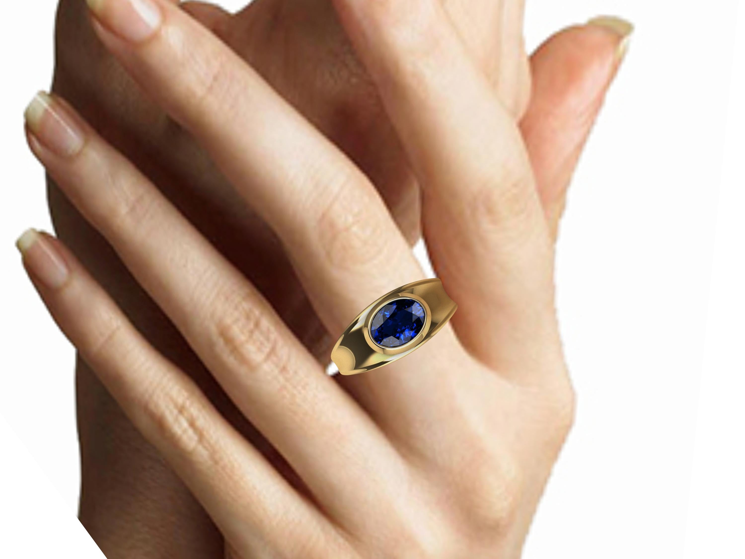 For Sale:  18 Karat Yellow Gold Lady's 1.55 Carat Blue Sapphire Sculpture Ring 5