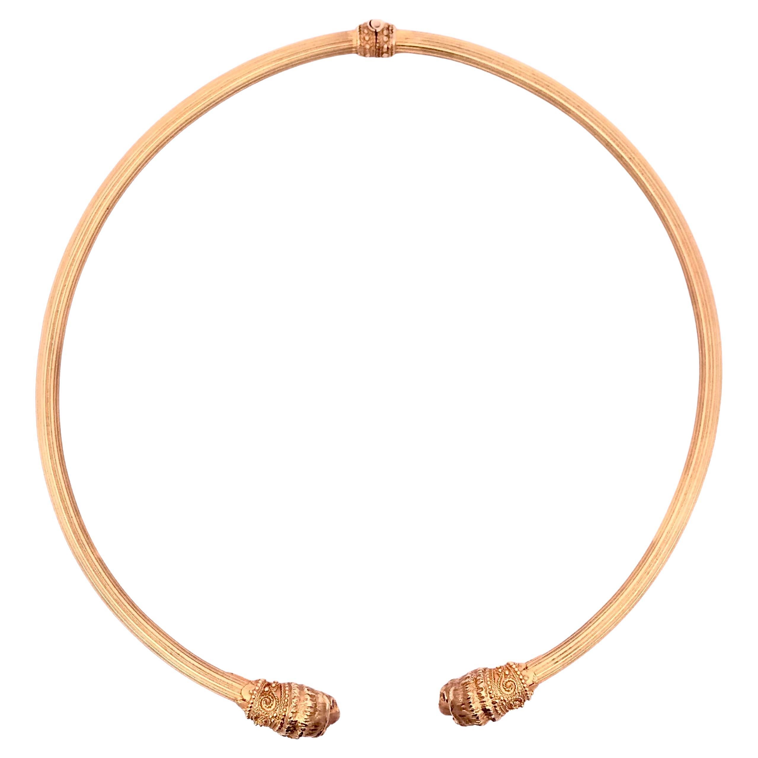 Collar de oro amarillo de 18 quilates con cabeza de quimera de rubí Lalaounis