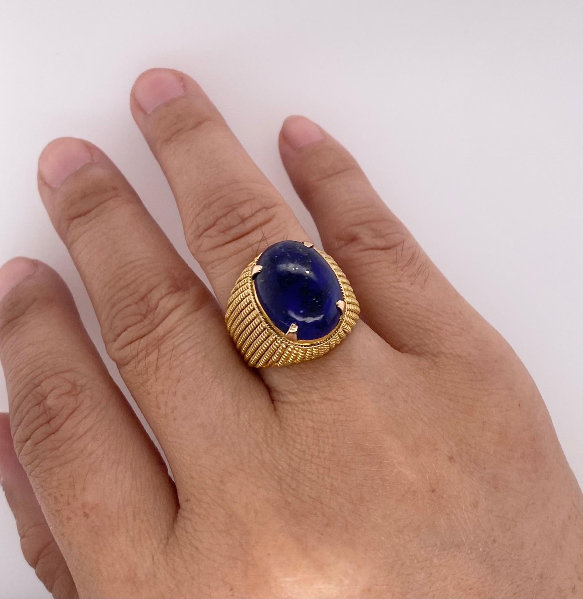 18 Karat Yellow Gold Lapis Lazuli Cocktail Ring In New Condition For Sale In Indooroopilly, QLD