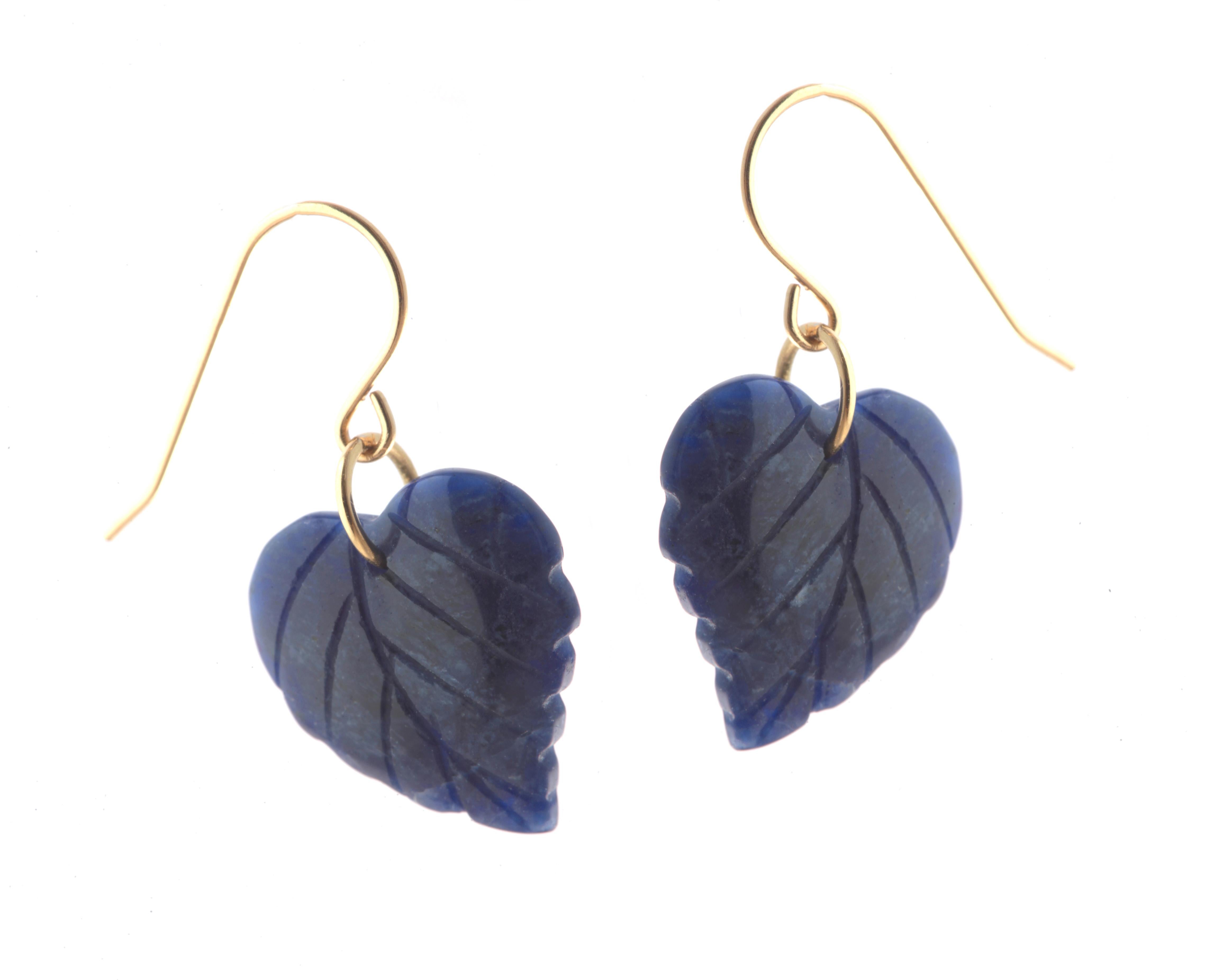 Taglio misto Orecchini in oro giallo 18 carati con foglie di lapislazzuli a goccia, moderni e chic. in vendita