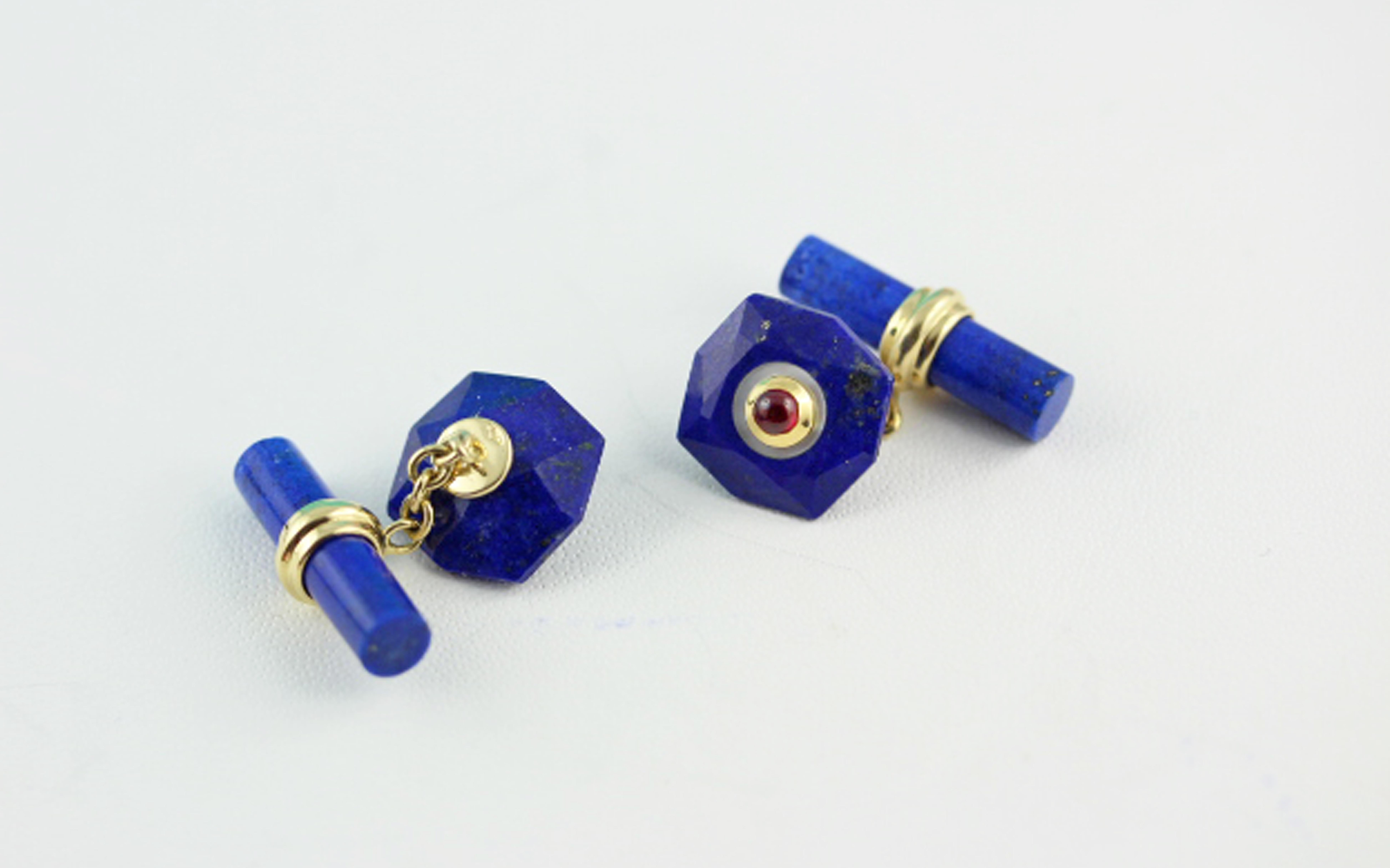 Mixed Cut 18 Karat Yellow Gold Lapis Lazuli Mother of Pearl Rubies Bars Cufflinks For Sale