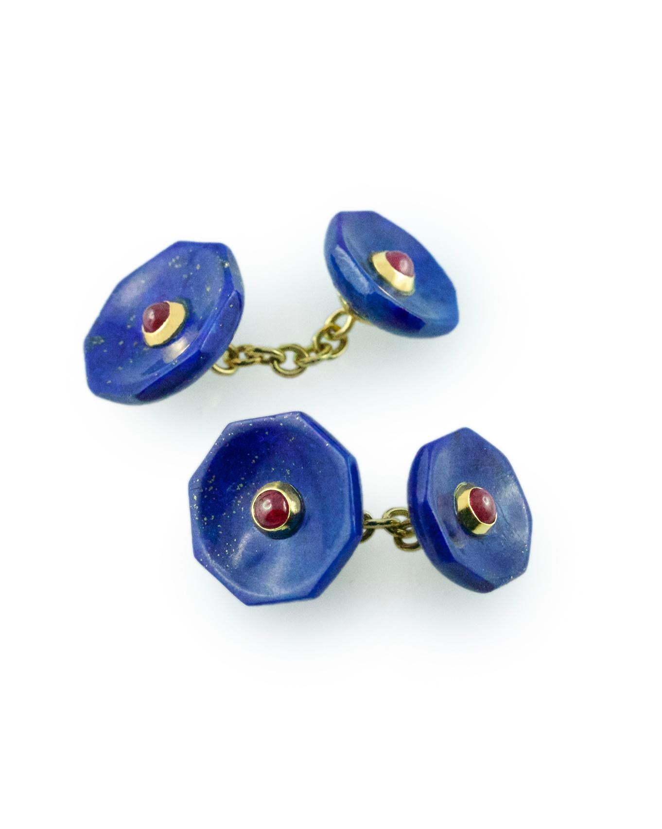 These cufflinks are both classic and bold and feature an octagonal front face and an identically shaped toggle, both made of lapis lazuli with a central decoration made of cabochon rubies that creates a striking color combination. The stones are