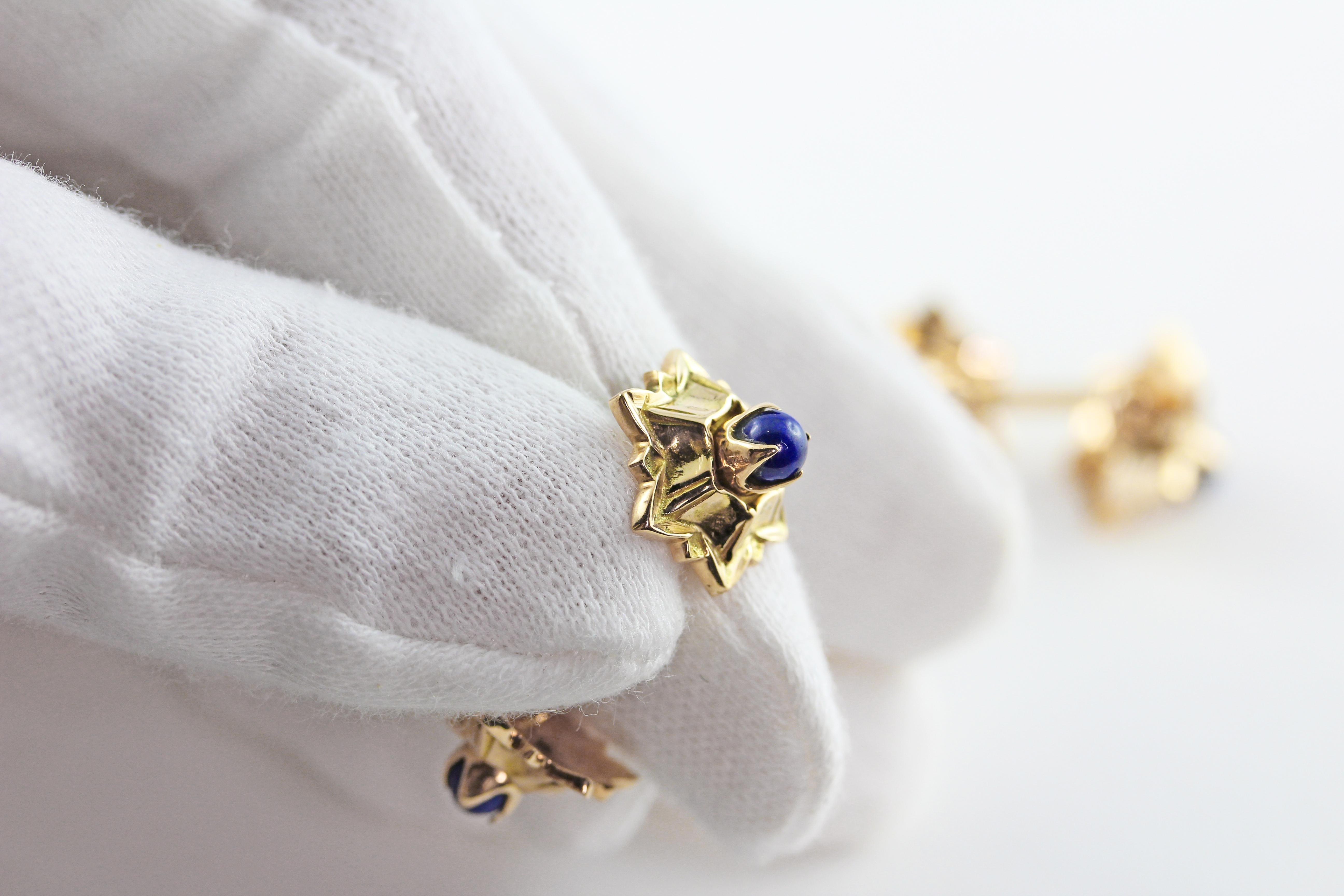 Mixed Cut 18 Karat Yellow Gold Lapis Lazuli Stars Mid 20th Century Cufflinks For Sale
