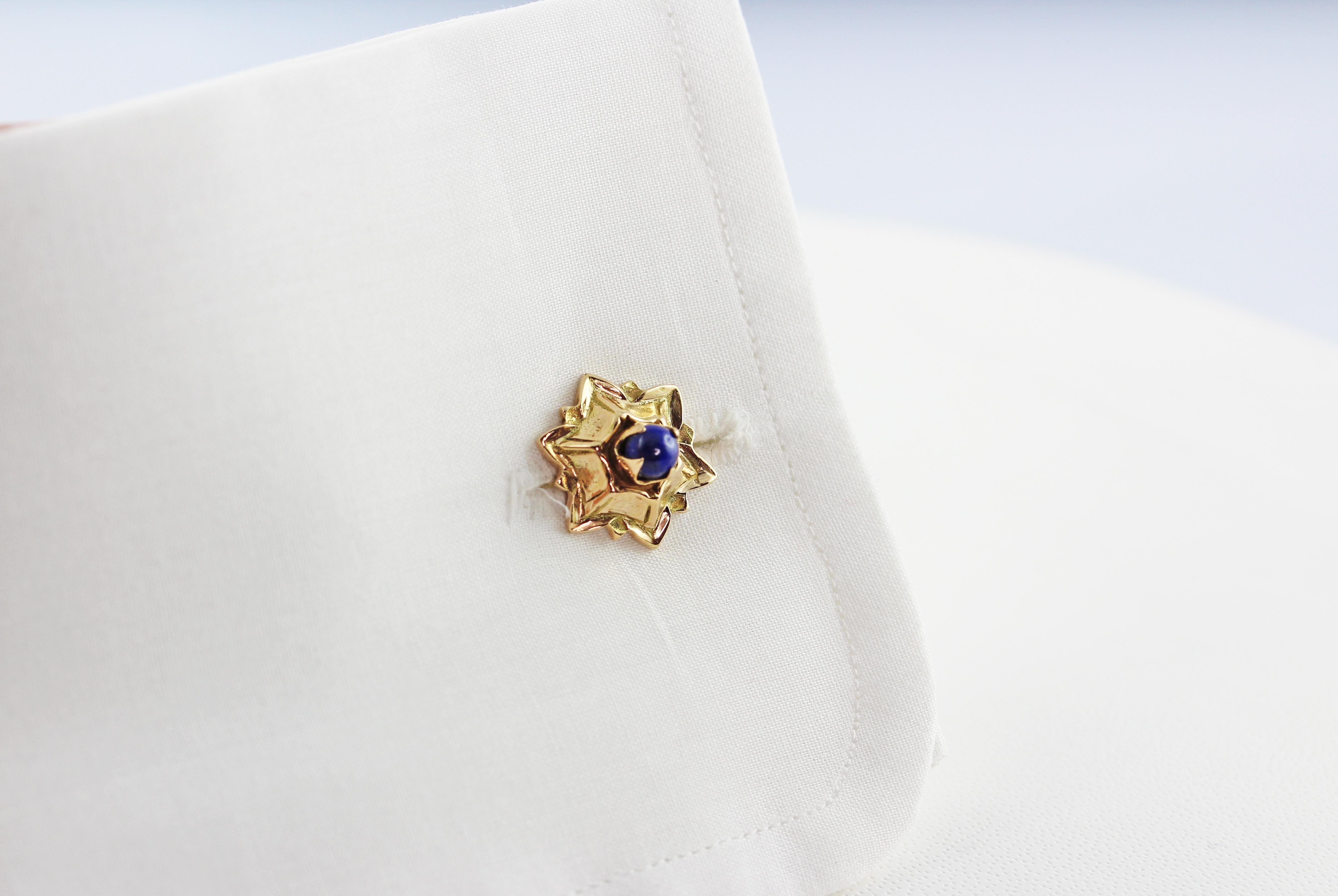 Women's or Men's 18 Karat Yellow Gold Lapis Lazuli Stars Mid 20th Century Cufflinks For Sale