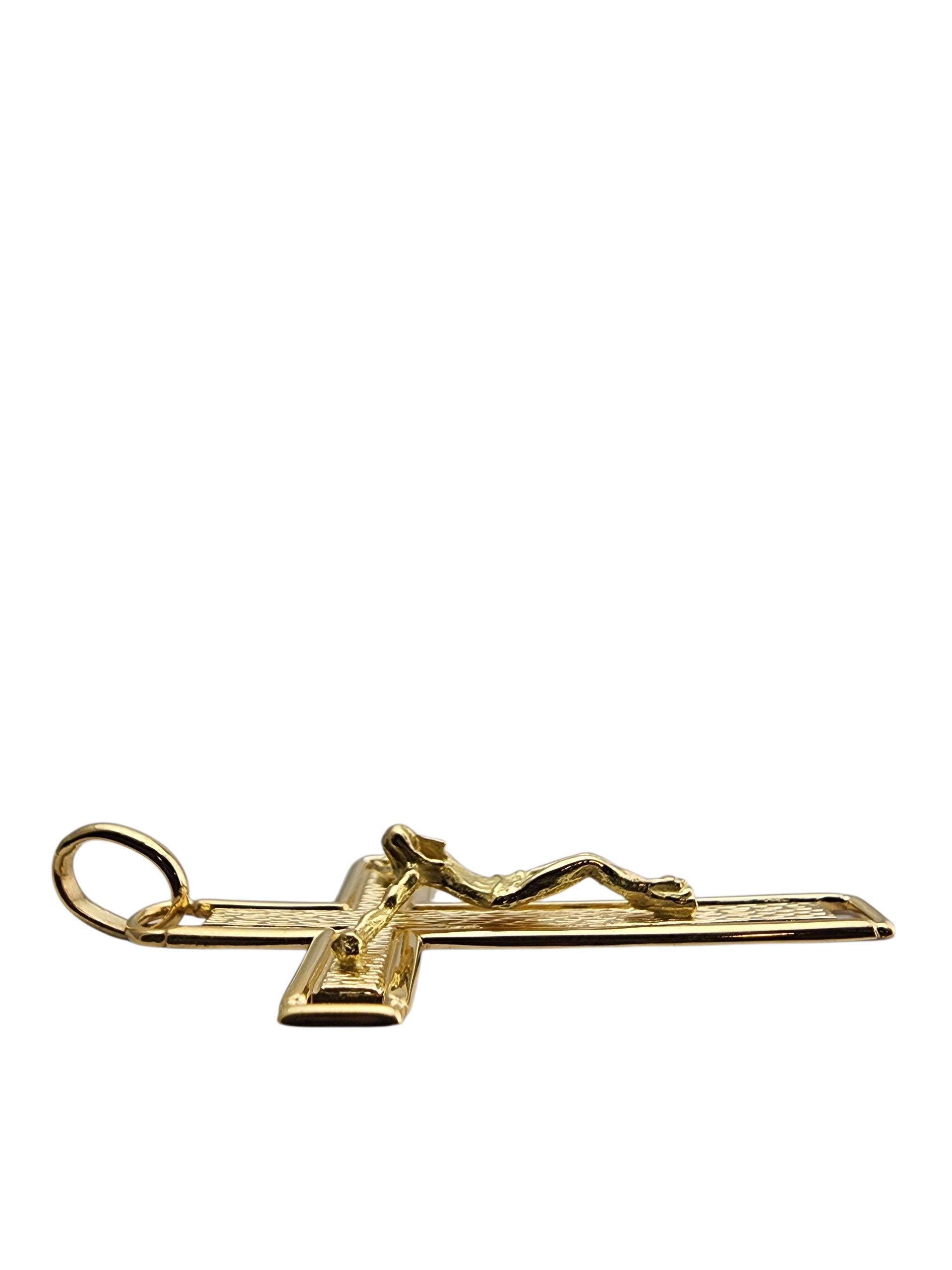 Pendentif grand crucifix en or jaune 18 carats #23906 en vente 1