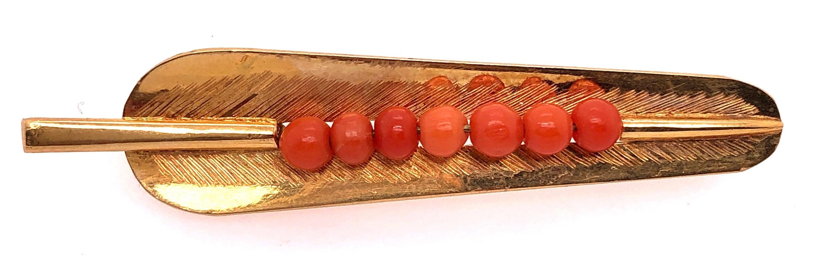 18 Karat Yellow Gold Leaf Brooch with Seven Round Coral
5.50 grams total weight.
58mm long by 13mm at the widest part. 