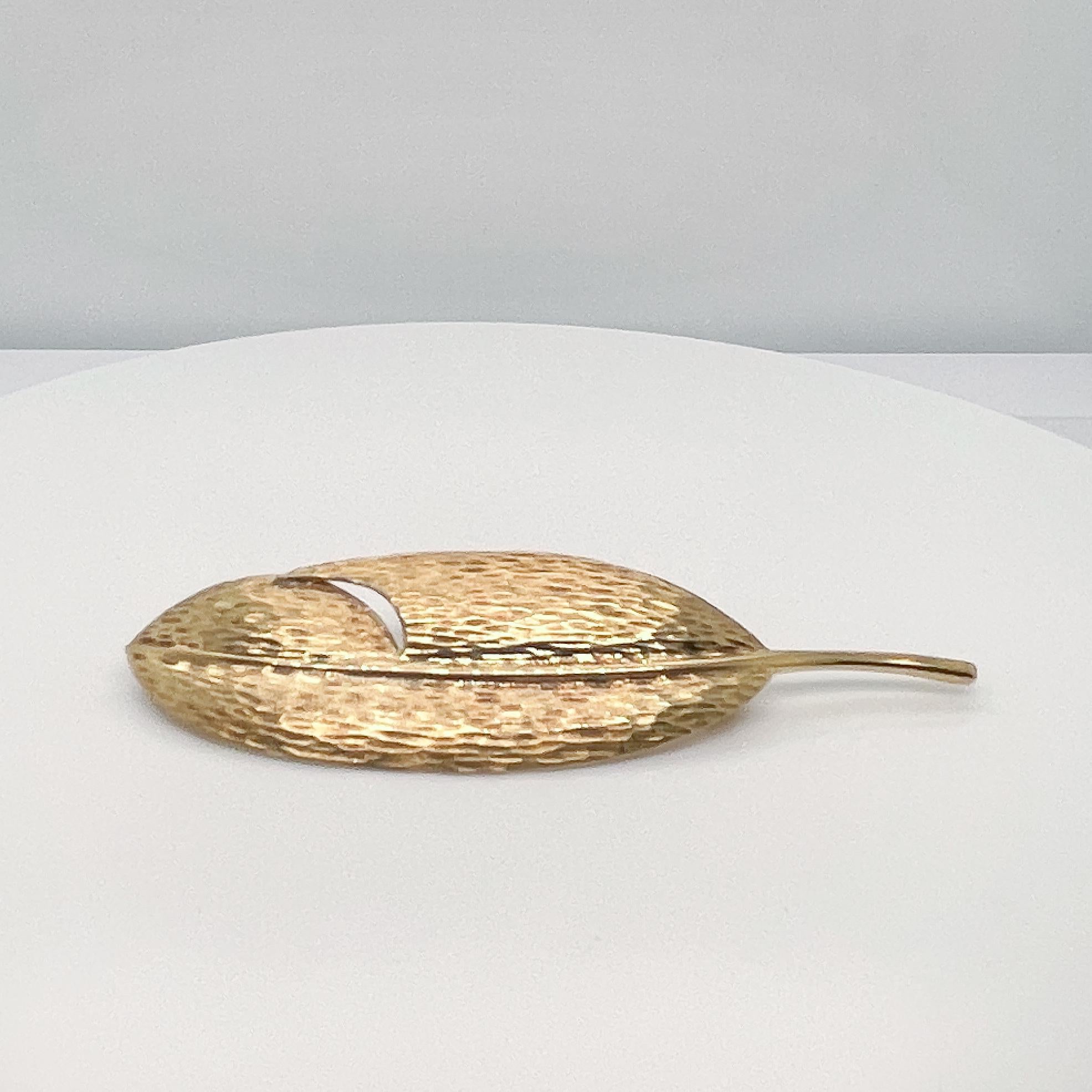 Modern 18 Karat Yellow Gold Leaf or Feather Brooch by Angela Cummings for Tiffany & Co. For Sale