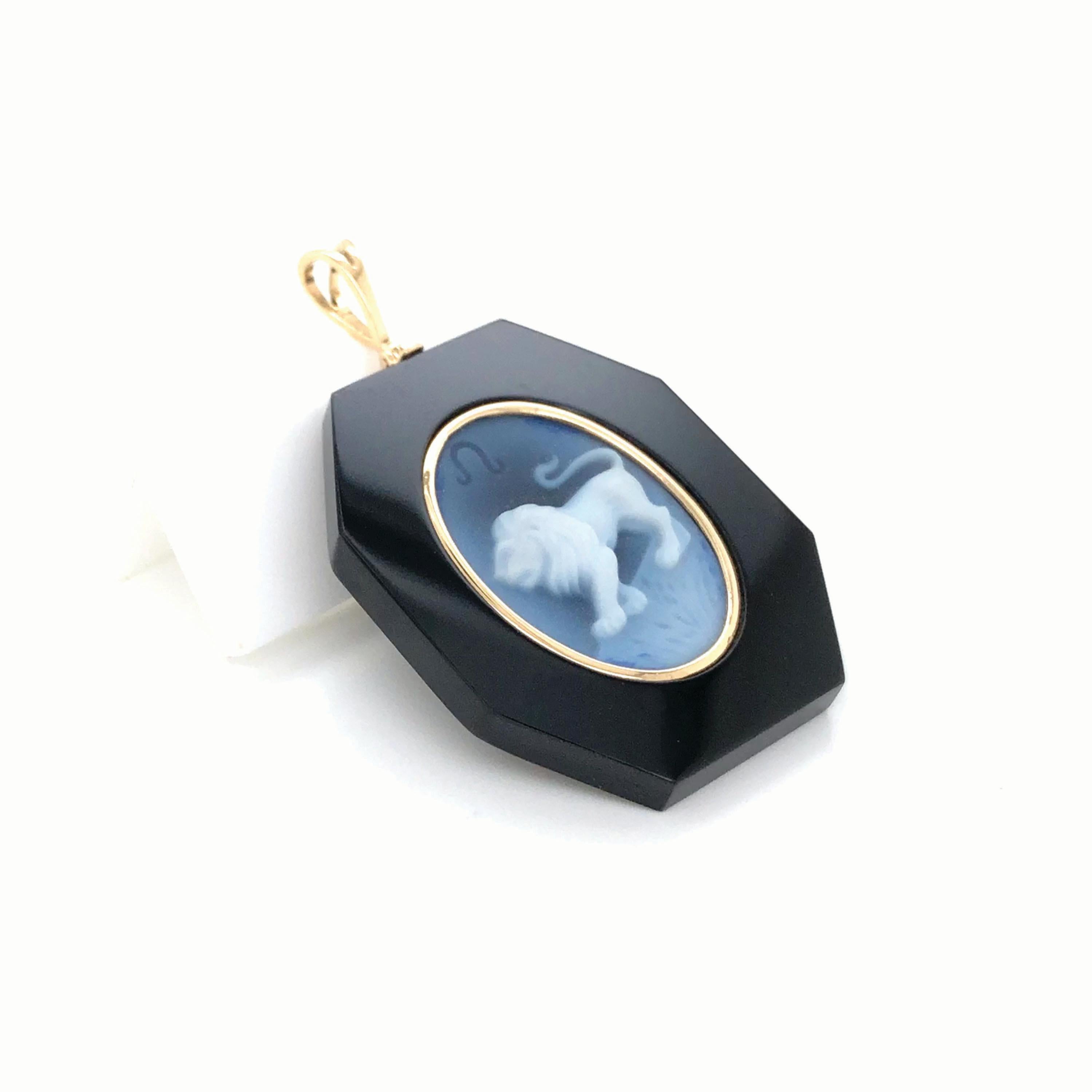 18 Karat Yellow Gold Leo Zodiac Agate Cameo Black Onyx Pendant Necklace For Sale 5