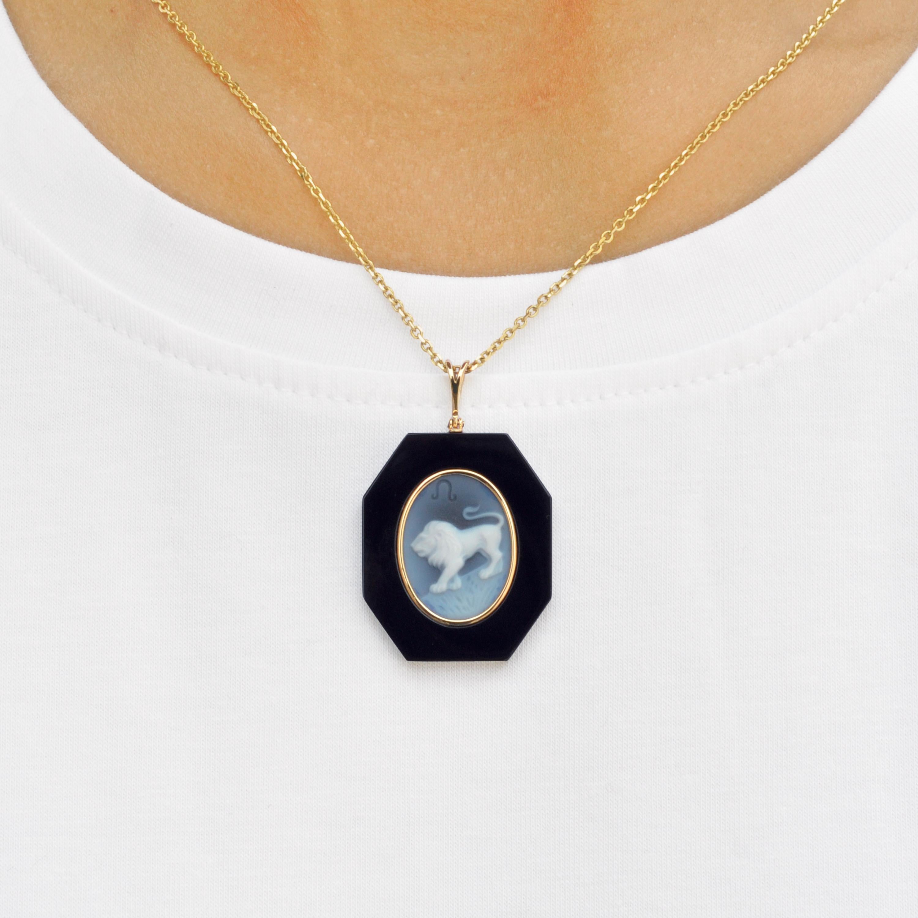 Contemporary 18 Karat Yellow Gold Leo Zodiac Agate Cameo Black Onyx Pendant Necklace For Sale