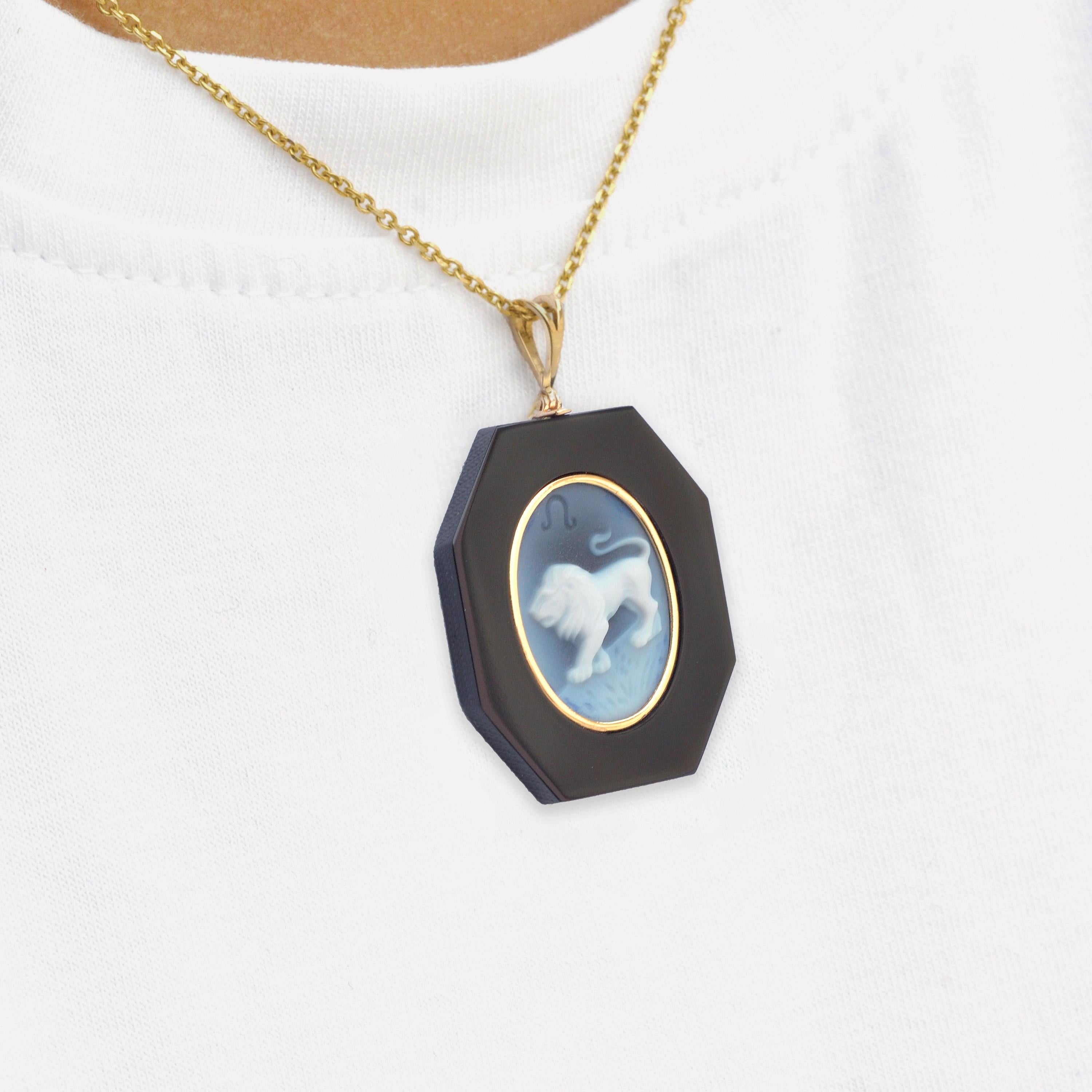 18 Karat Yellow Gold Leo Zodiac Agate Cameo Black Onyx Pendant Necklace In New Condition For Sale In Jaipur, Rajasthan