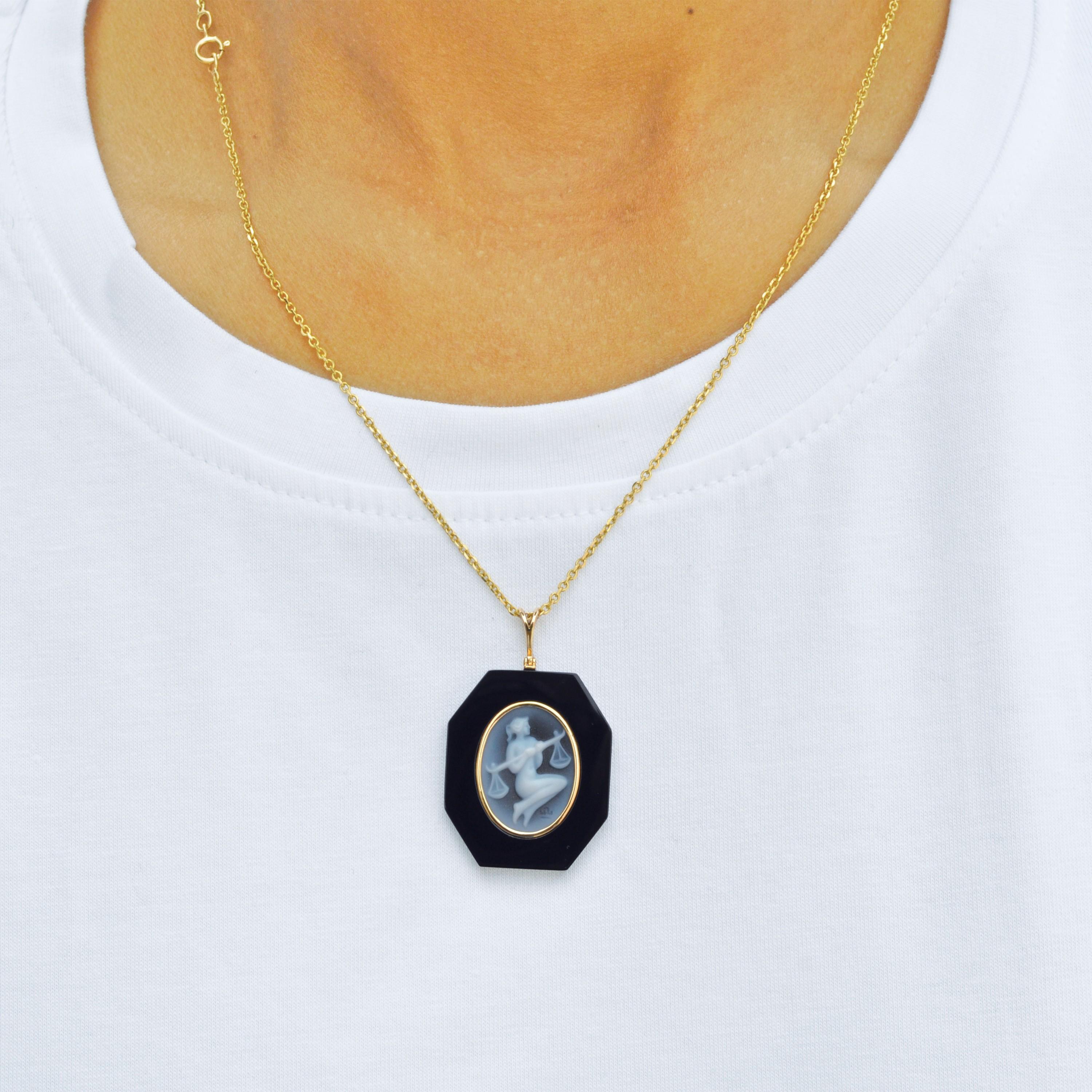 18 karat yellow gold Libra zodiac agate cameo black onyx pendant necklace. 

This exquisite pendant showcases a stunning combination of contemporary design and timeless elegance. Crafted in 18K gold, the piece features a sleek loop from which