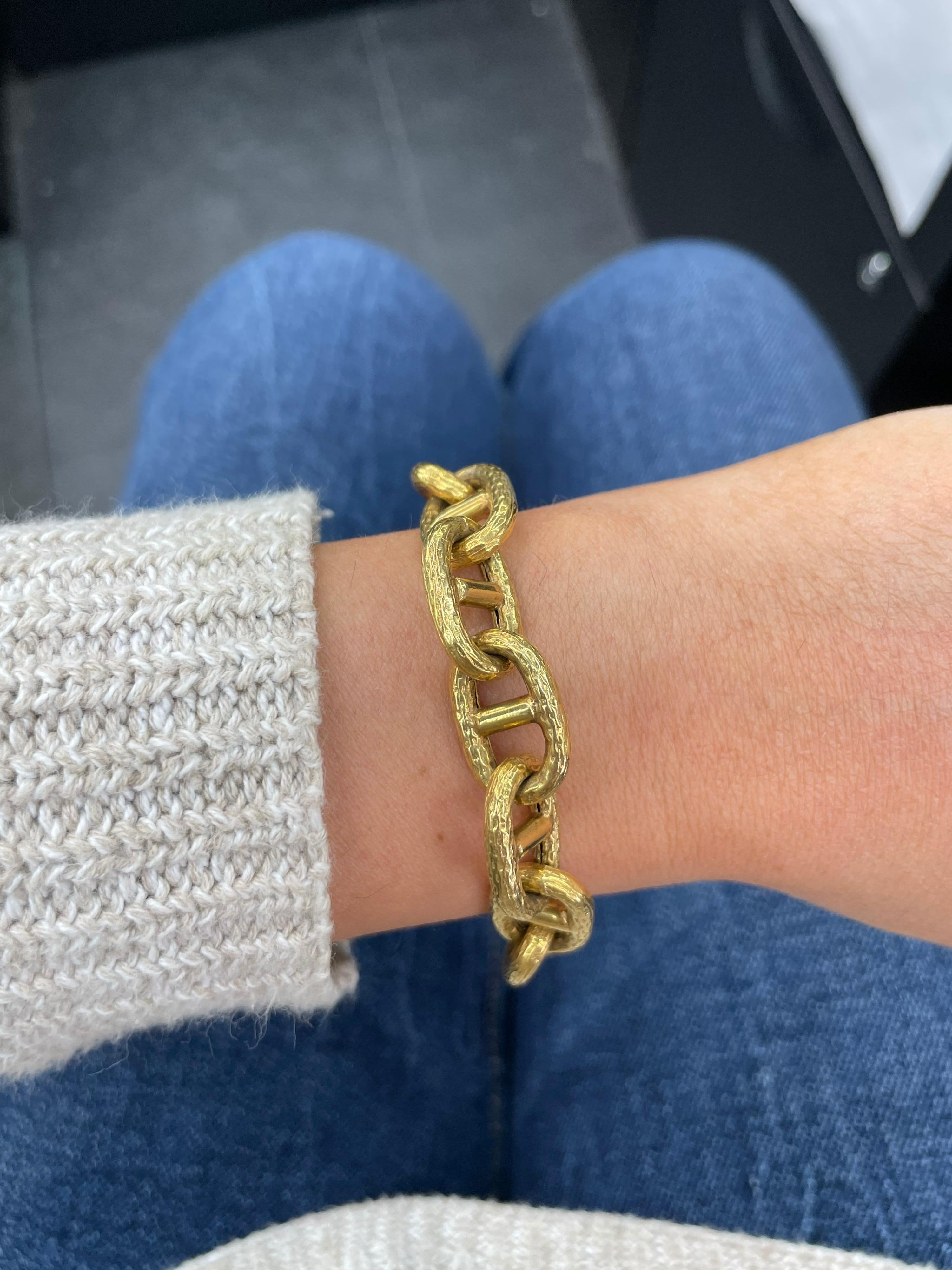 18 Karat Yellow gold bracelet featuring 13 links weighing 32.8 grams.
Each link is 0.75 inches long by 0.50 inches wide
Very fashionable and great for stacking.
Email for more gold bracelets. 