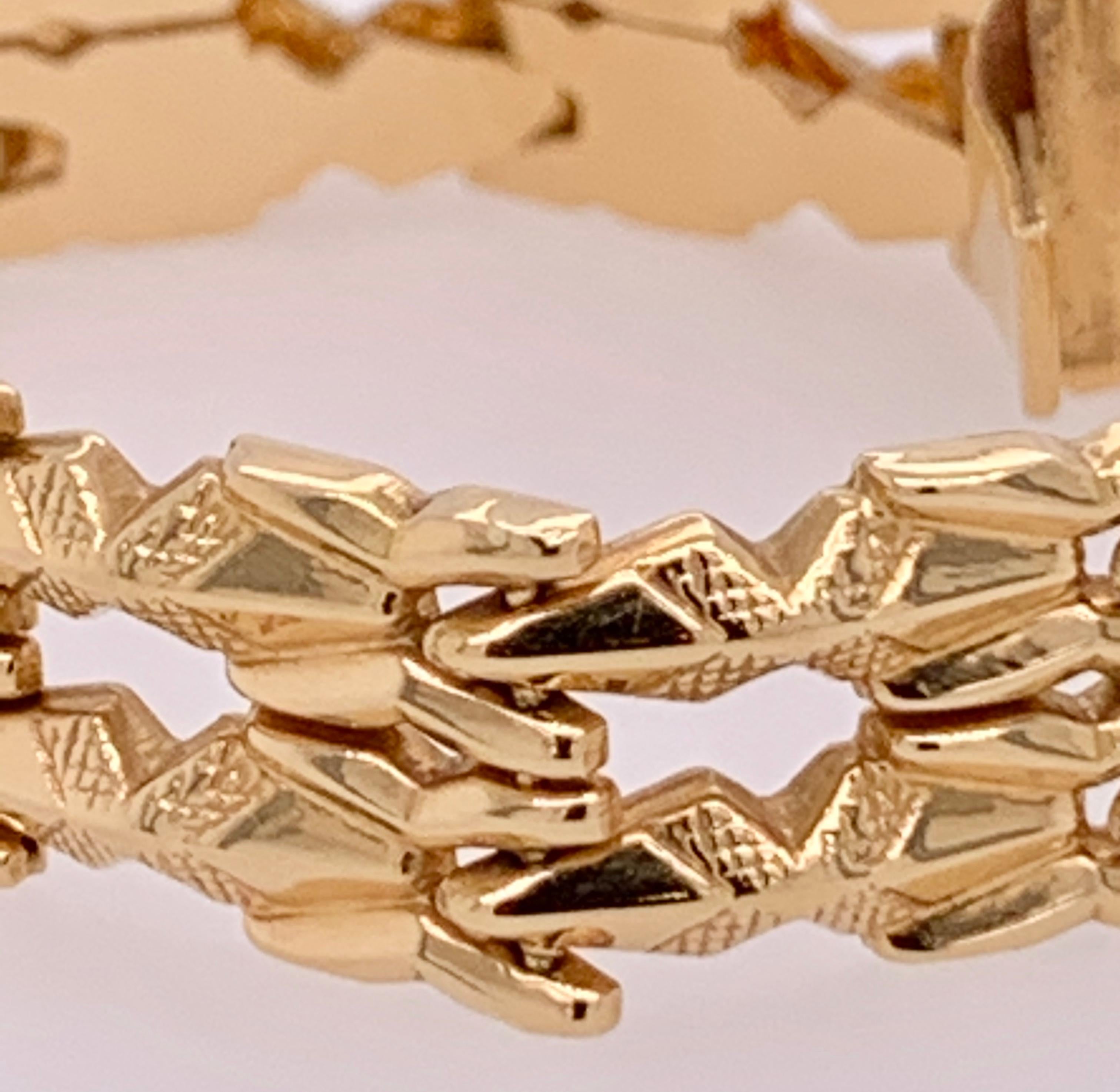 Contemporary 18 Karat Yellow Gold Link Bracelet For Sale