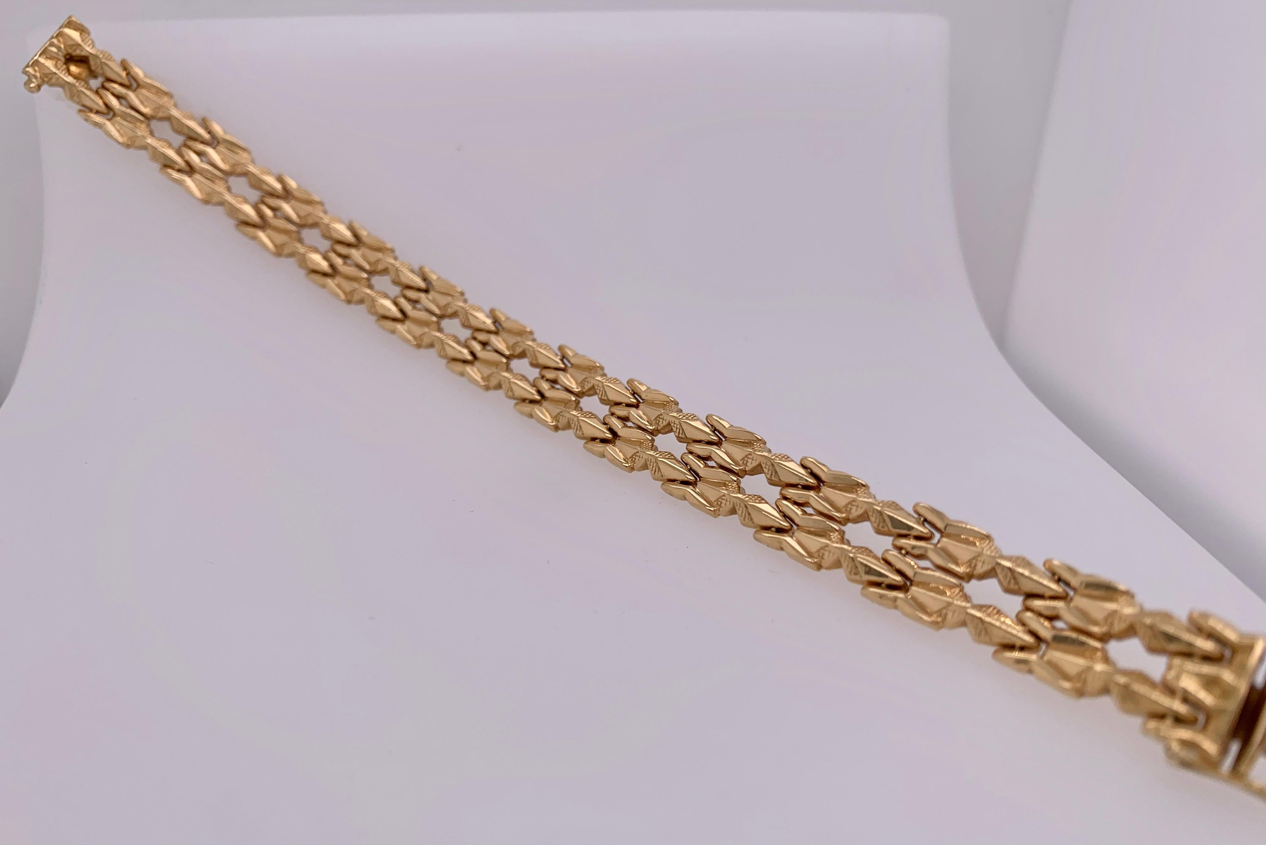 Women's or Men's 18 Karat Yellow Gold Link Bracelet For Sale