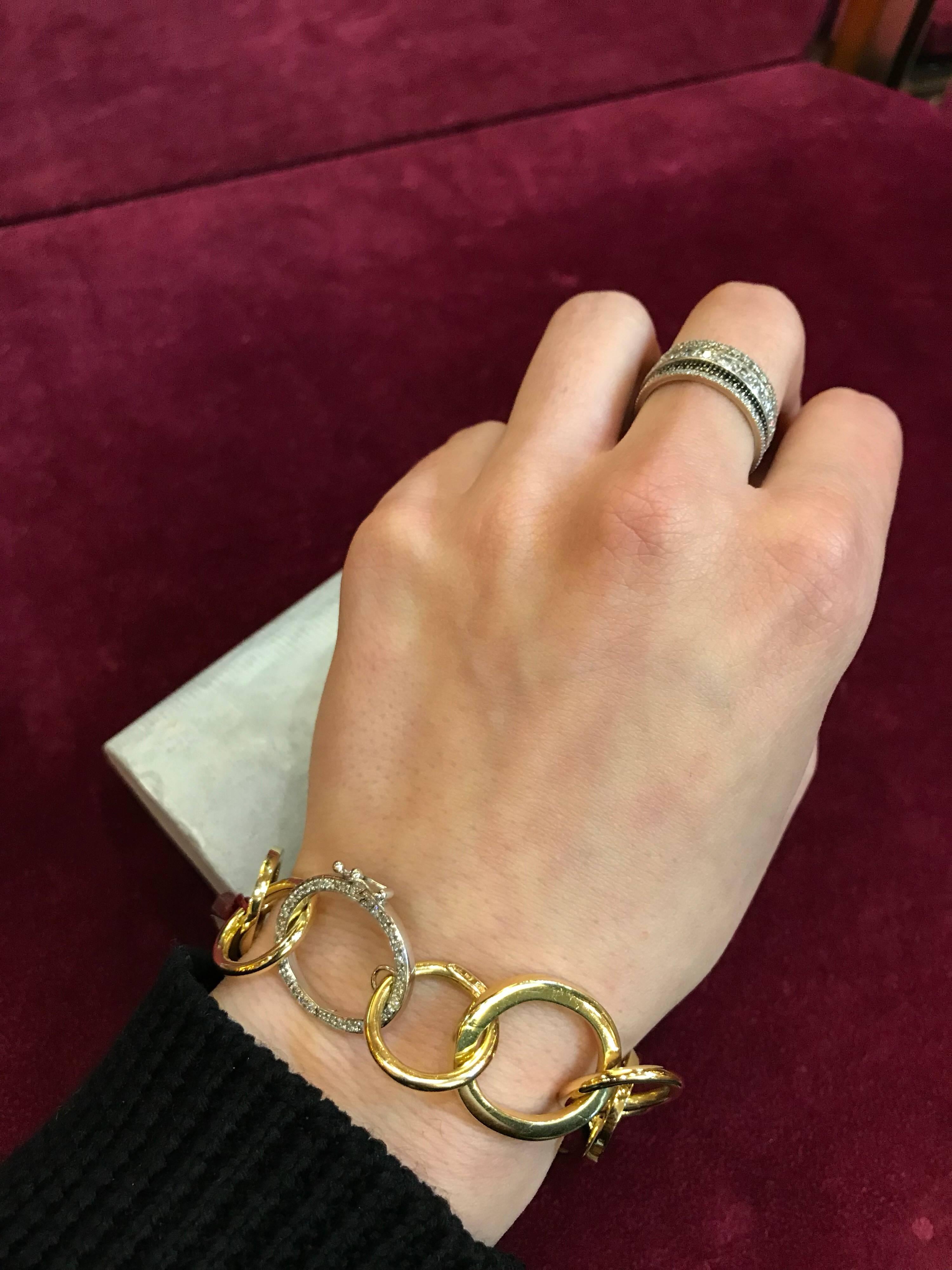 18 Karat Yellow Gold Link Chain Bracelet with White Diamonds In New Condition In London, GB