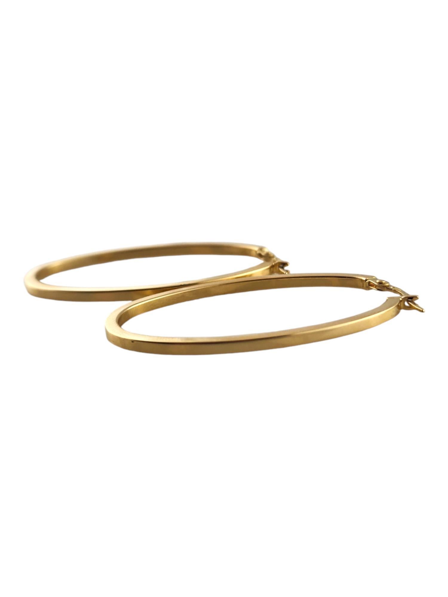 18 Karat Yellow Gold Long Oval Hoop Earrings

These classic oval hoop earrings were meticulously crafted from 18K yellow gold for a stunning finish!

Size: 43.4mm X 26.8mm X 2.1mm

Weight: 2.35 dwt/ 3.66 g

Hallmark: Italy 18Kt

Very good condition,