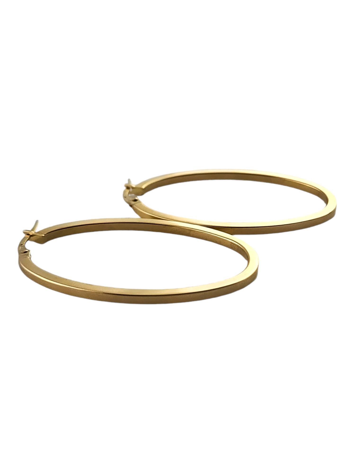 18 Karat Yellow Gold Long Oval Hoop Earrings #18506 In Good Condition In Washington Depot, CT