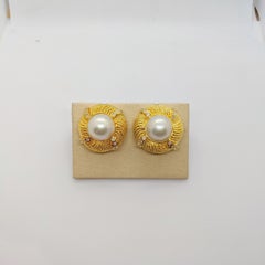 18 Karat Gelbgold Mabe Perlen-Ohrringe mit 0,72 Karat Diamanten