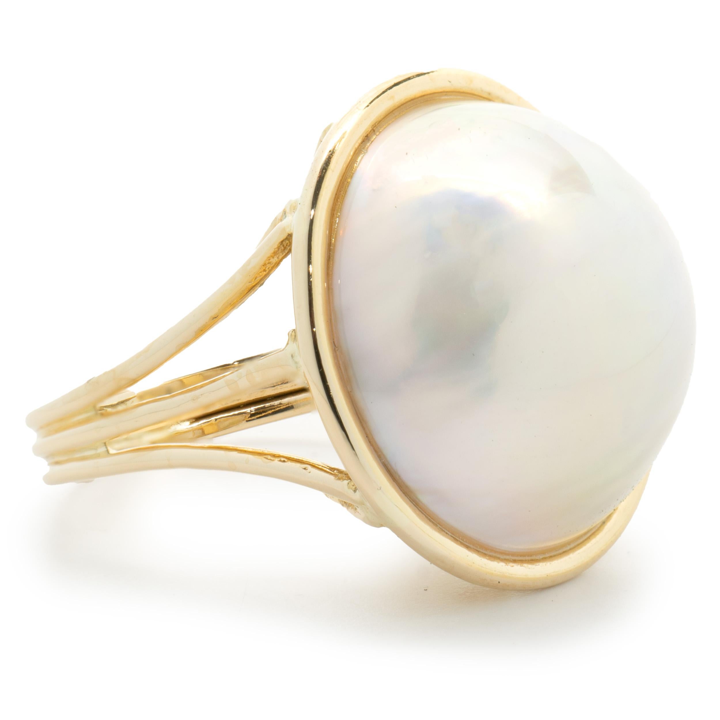 Round Cut 18 Karat Yellow Gold Mabe Pearl Ring For Sale