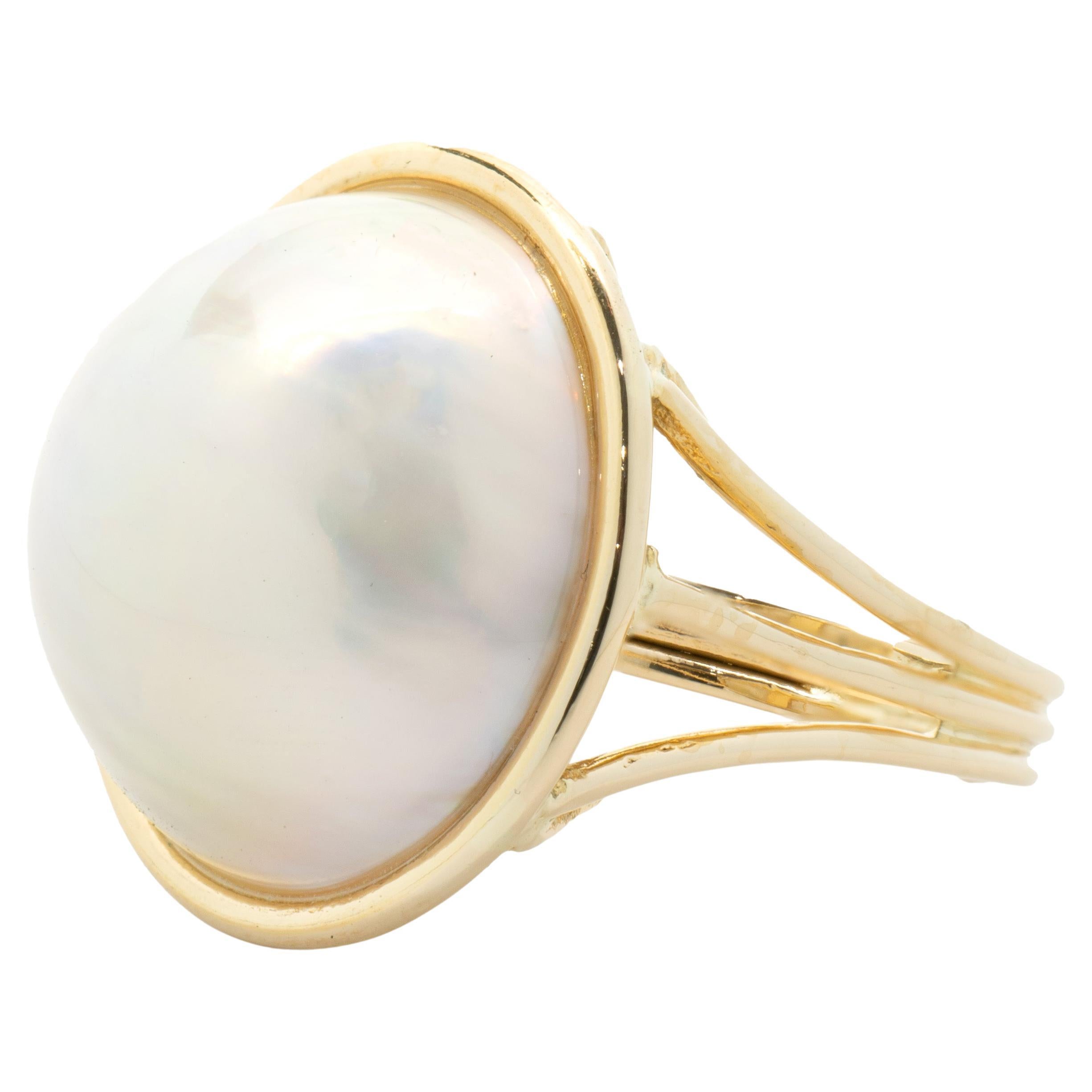 18 Karat Yellow Gold Mabe Pearl Ring For Sale