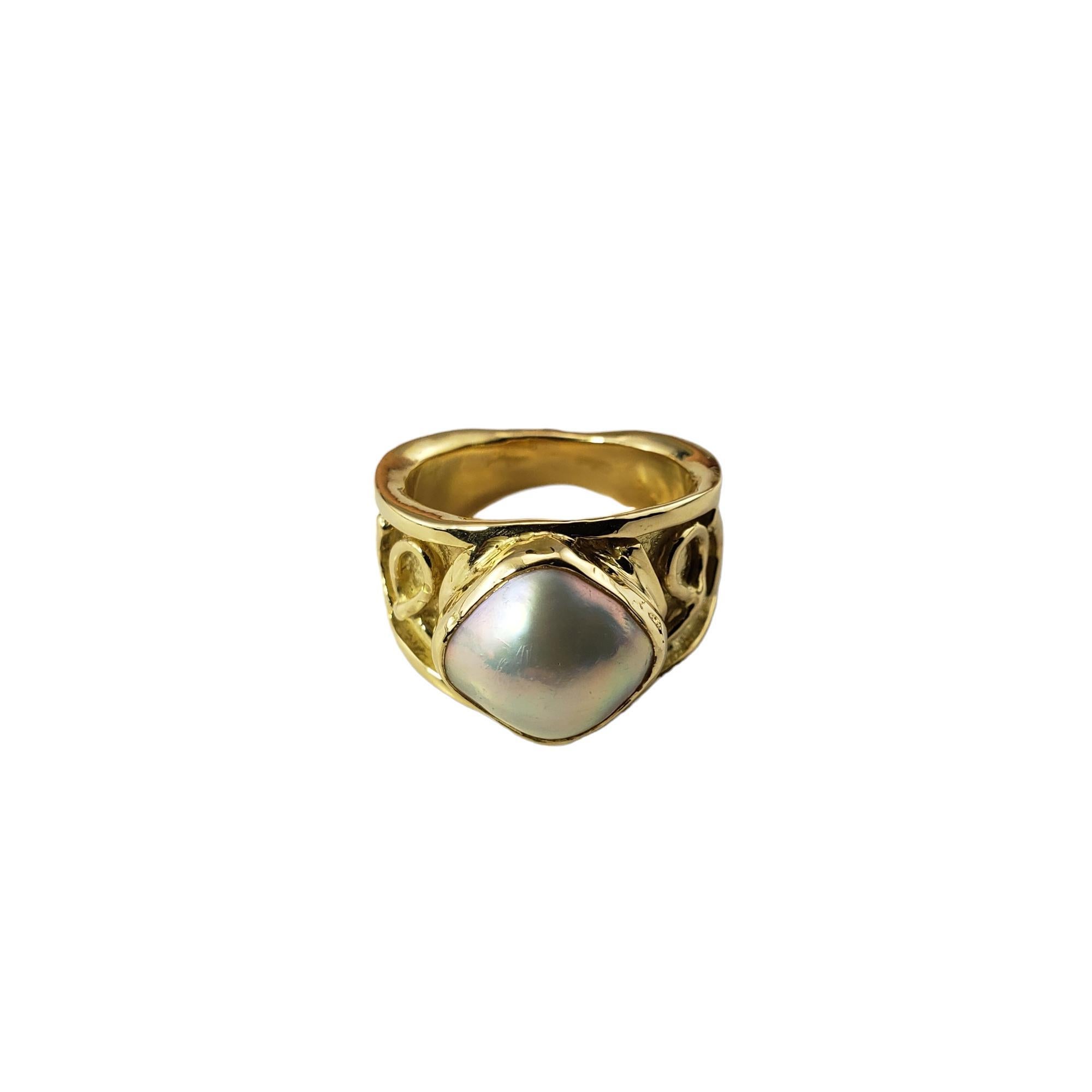 Vintage 18 Karat Yellow Gold Mabe Pearl Ring Size 7.5-

This elegant ring features one Mabe pearl (13 mm x 13 mm) set in beautifully detailed 18K yellow gold.  Width: 15 mm.  
Shank: 4 mm.

Ring Size:  7.5

Stamped: 18K

Weight:  16.7 gr./  10.7