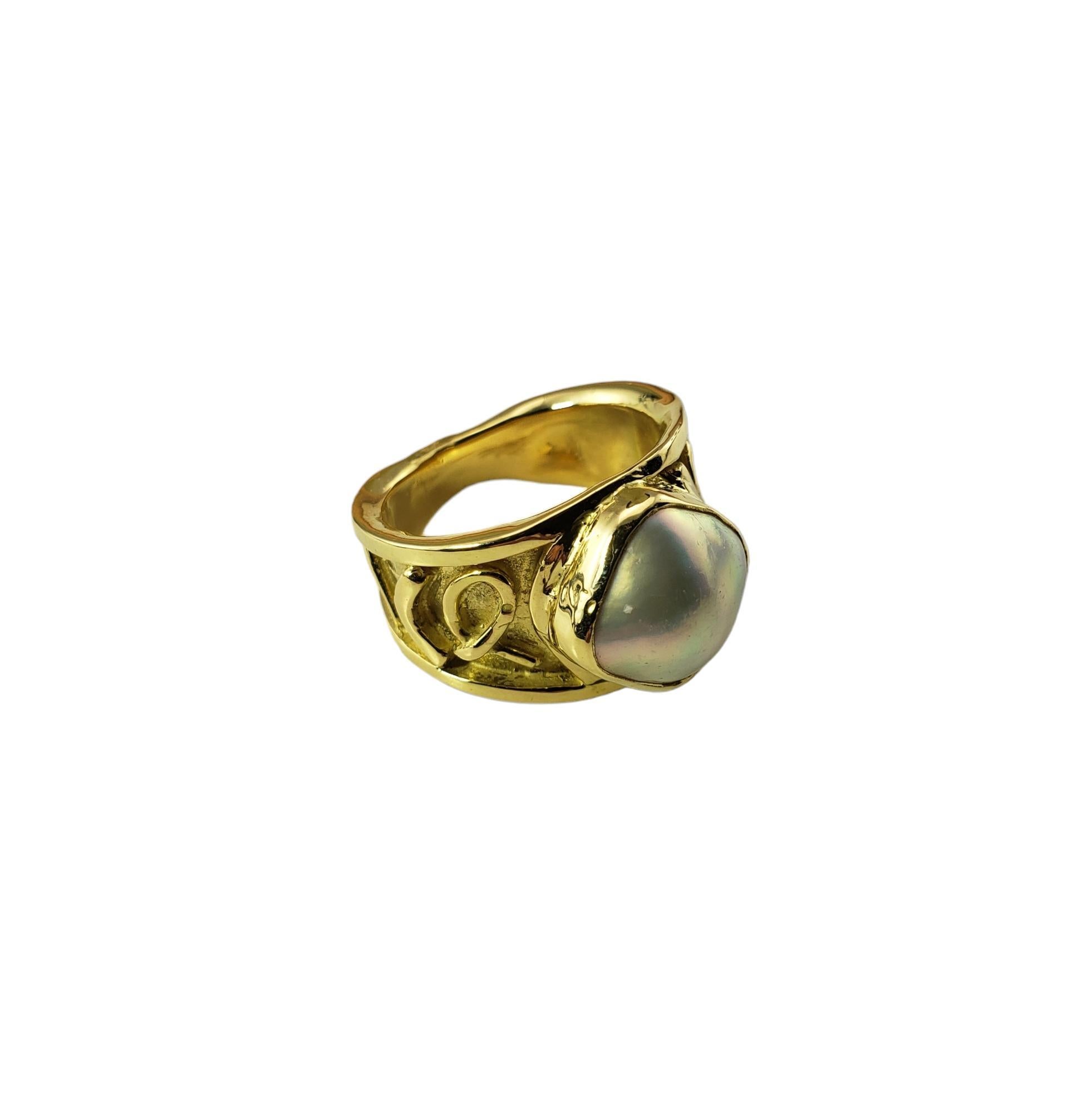 Round Cut 18 Karat Yellow Gold Mabe Pearl Ring Size 7.5 #15882 For Sale
