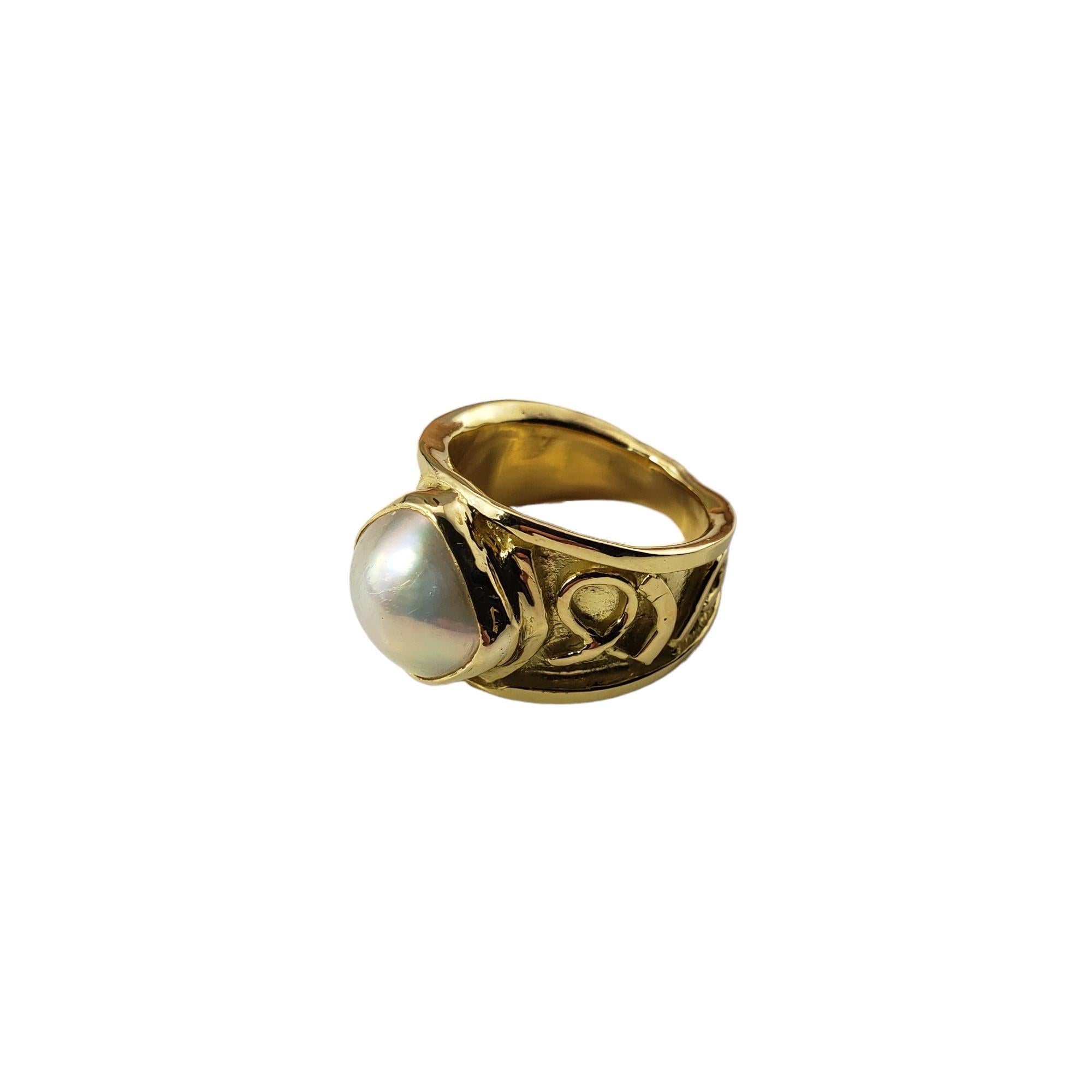 18 Karat Yellow Gold Mabe Pearl Ring Size 7.5 #15882 In Good Condition For Sale In Washington Depot, CT