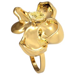18 Karat Yellow Gold Magnolia Ring with GIA Certified 1.1 Carat Yellow Diamond