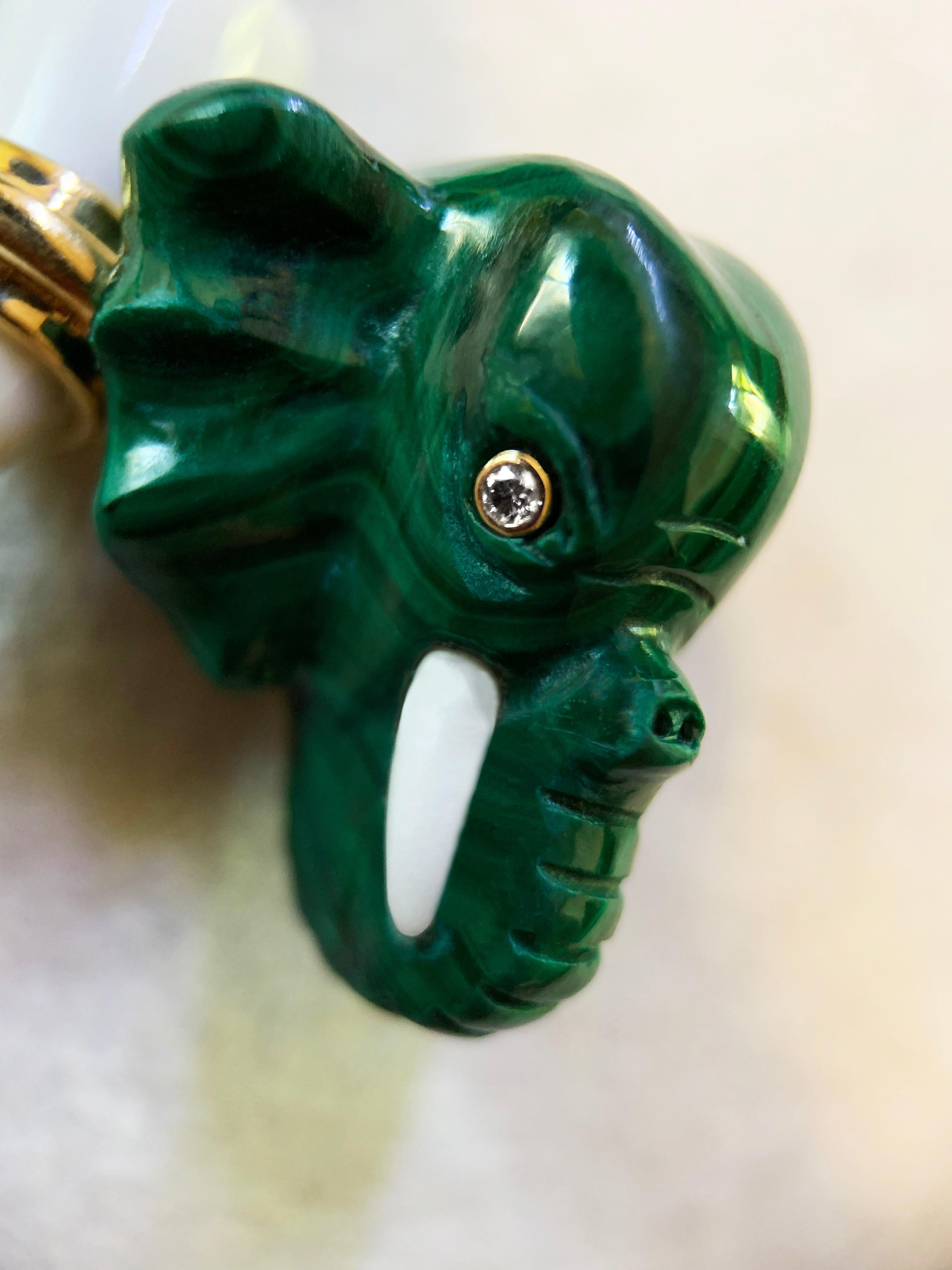 The head of an elephant is featured in the front face of these cufflinks made of malachite. The deep green of the stone complements the diamonds used for the animal’s eyes and the white agate of the tusks, which is also used for the tusk-shaped
