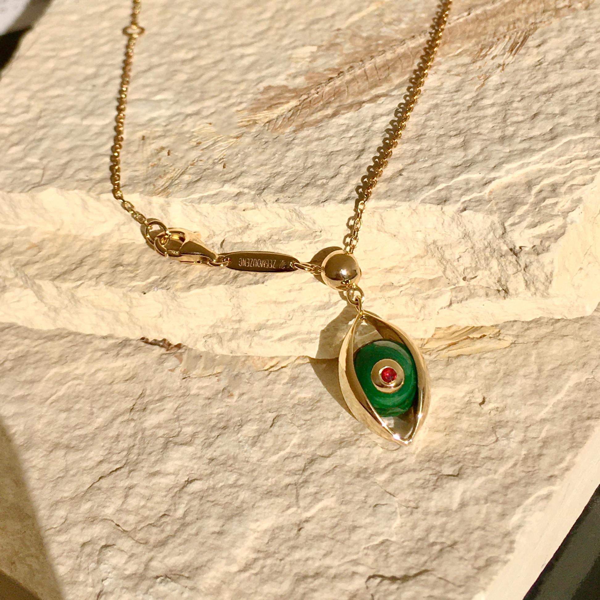 Eye Unisex Pendant Necklace 18 Karat Yellow Gold Green Malachite Ruby Diamond For Sale 2