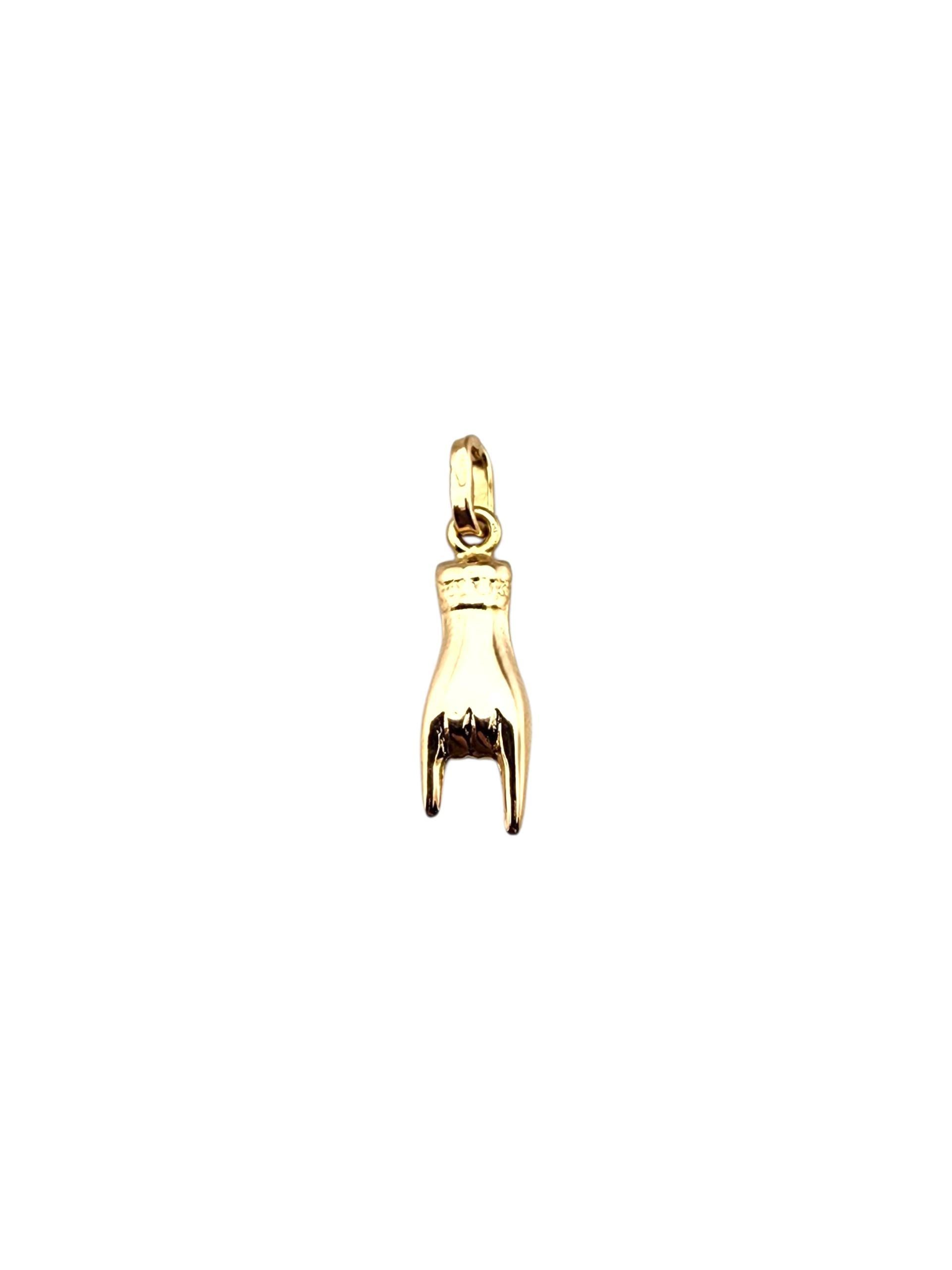 Contemporaneo Mano Cornuto in oro giallo 18 carati - Charm di buona fortuna #23184 in vendita