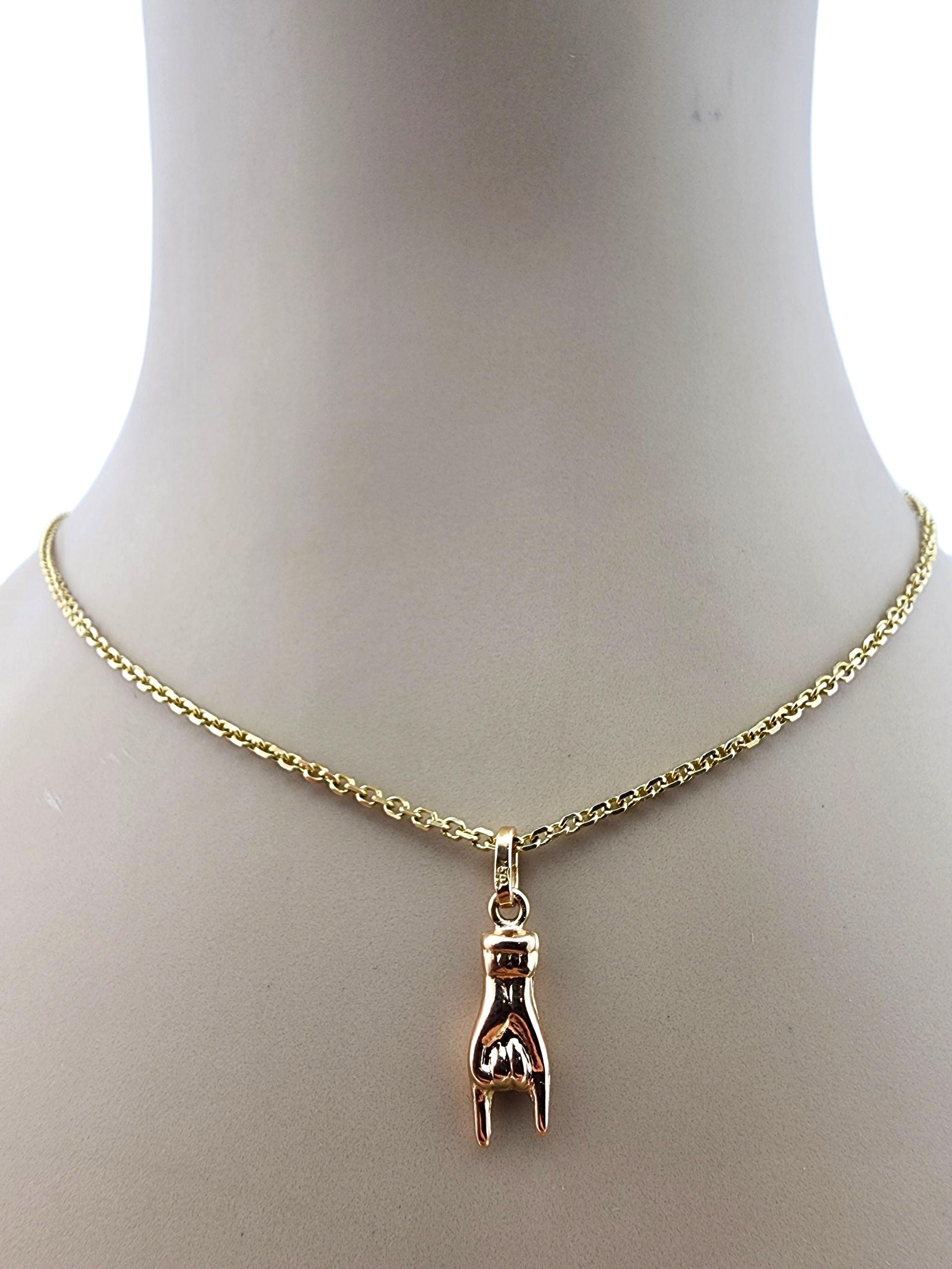 Mano Cornuto in oro giallo 18 carati - Charm di buona fortuna #23184 in vendita 4