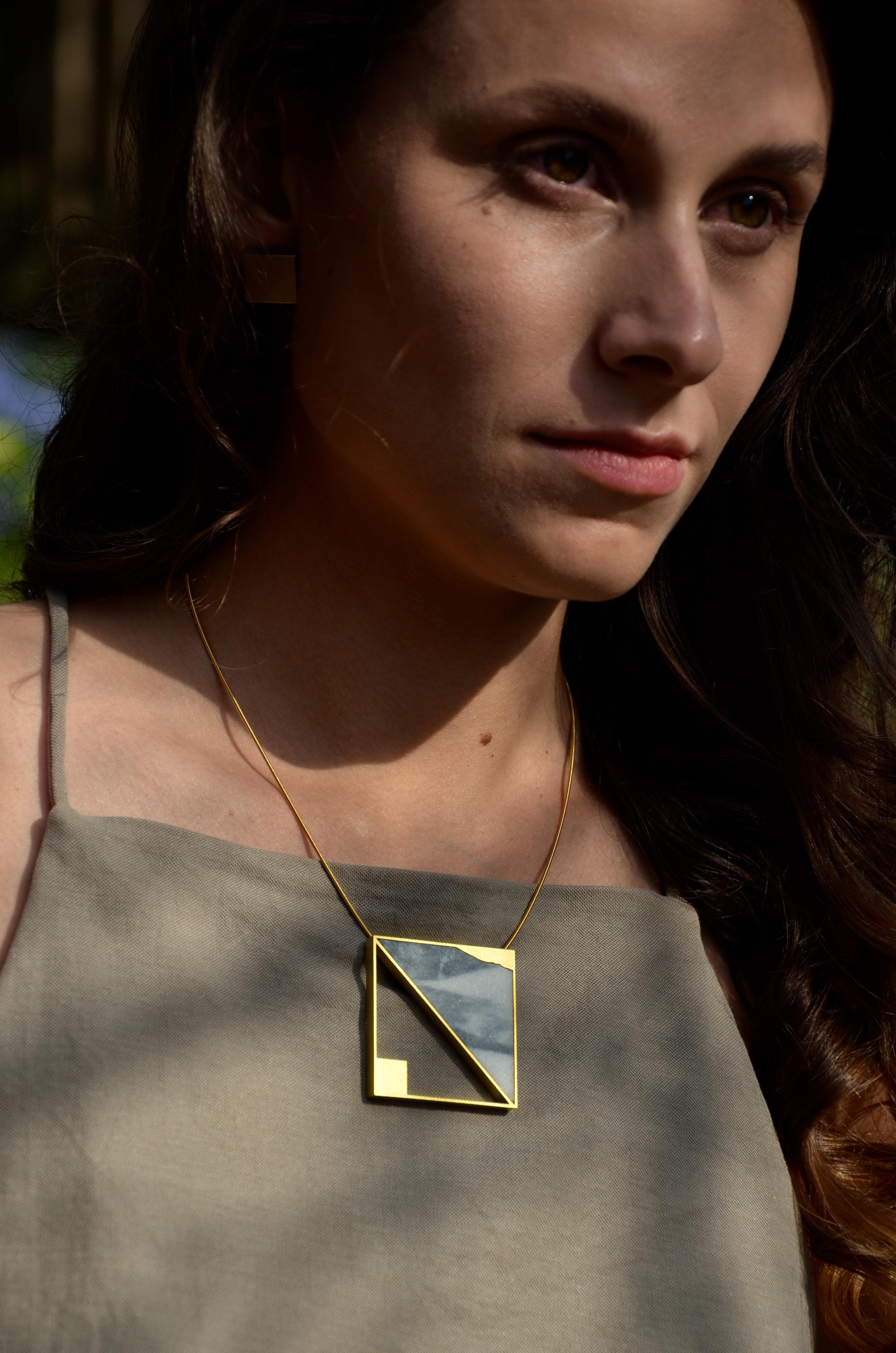 Contemporary 18 Karat Yellow Gold Marble Pendant In New Condition For Sale In Schwaz, Tirol
