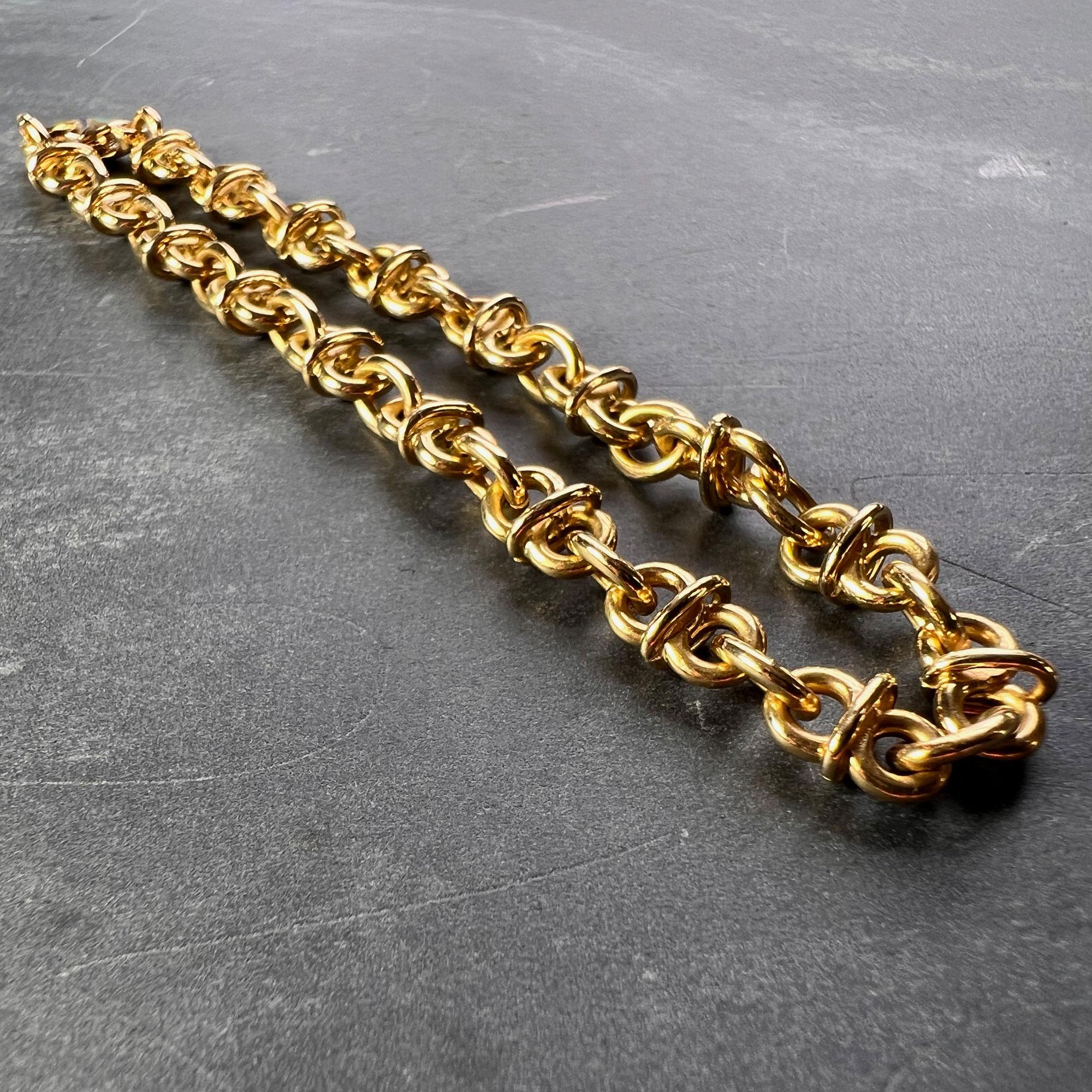 An 18 karat (18K) yellow gold mariner chain link bracelet. Stamped 750 for 18 karat gold with marks for Italian manufacture. Lobster clasp closure. 7.5 inches long. 

Dimensions: 19 x 0.6 x 0.5 cm
Weight: 15.67 grams 