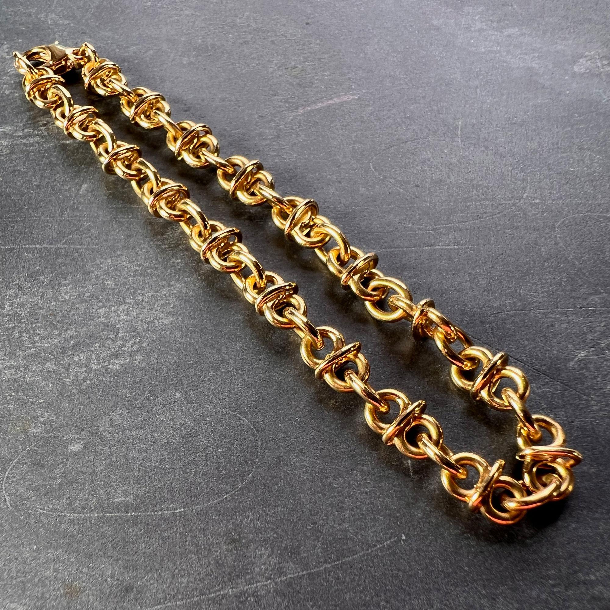 18 Karat Yellow Gold Mariner Chain Link Bracelet In Good Condition For Sale In London, GB