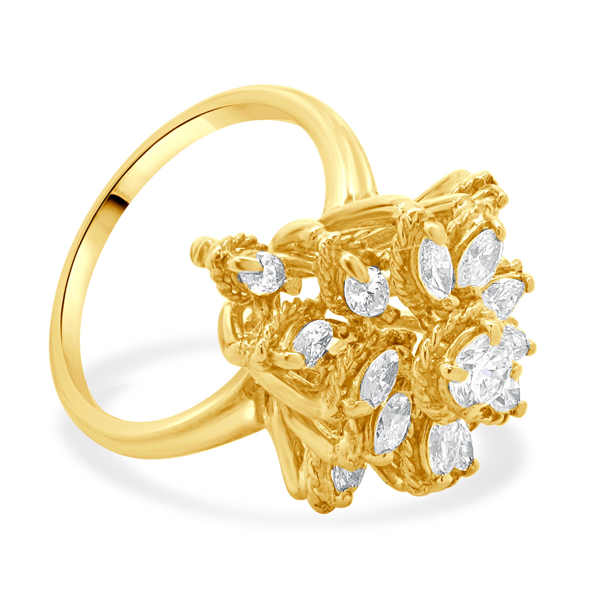 Taglio rotondo Anello da cocktail in oro giallo 18 carati con diamante rotondo e marquise in vendita