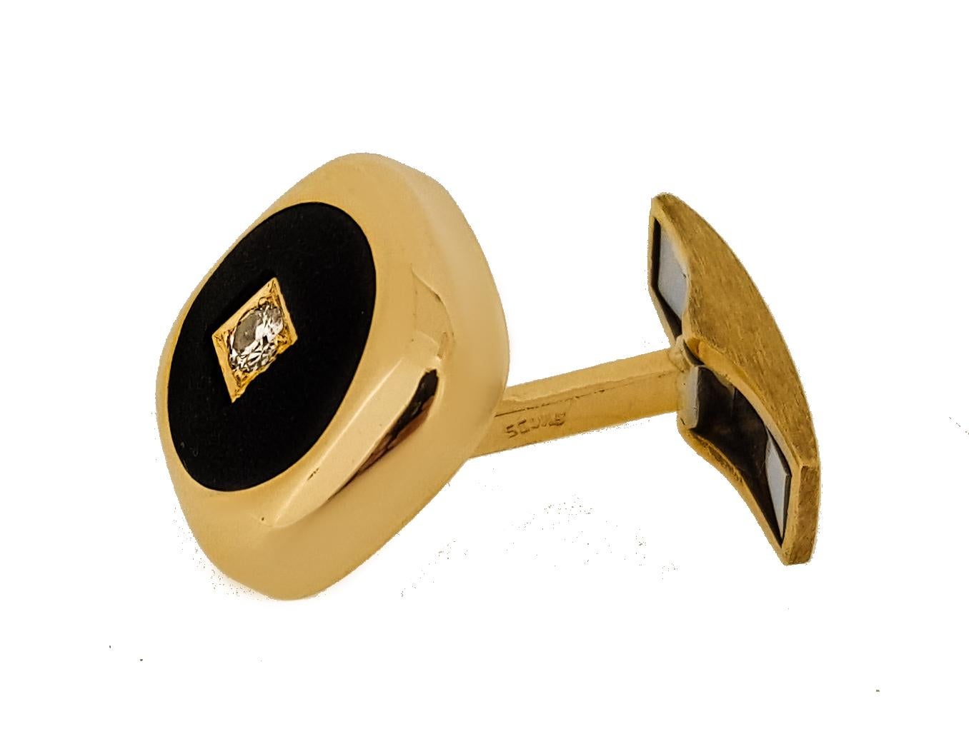 Contemporary 18 Karat Yellow Gold Matte Black Onyx and Diamond Rounded Square Cufflinks