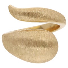 Or jaune 18 carats, finition mate, bague enveloppante fabriquée à la main