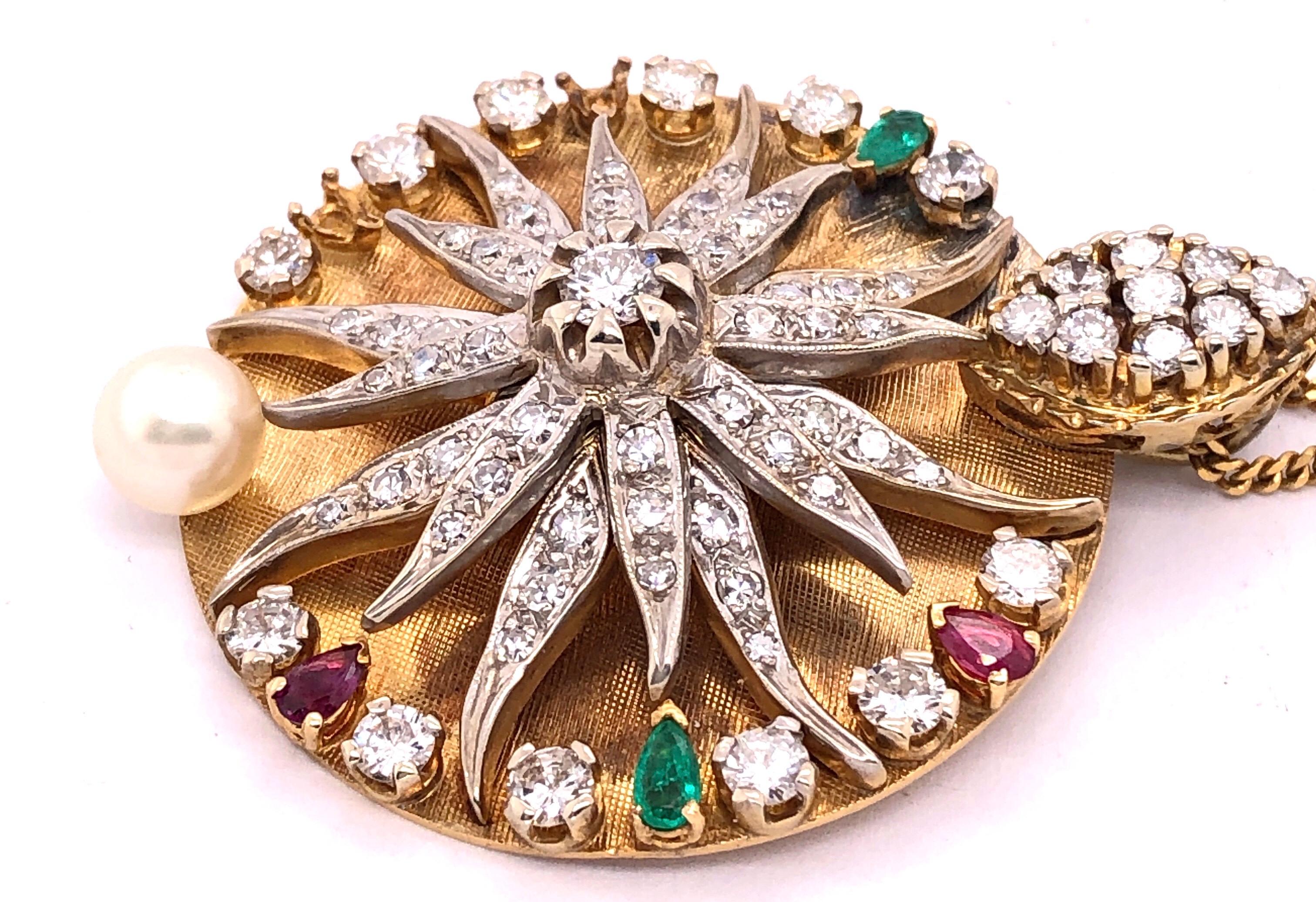 Taille ronde Collier pendentif de style médaillon en or jaune 18 carats avec diamants et perles en vente