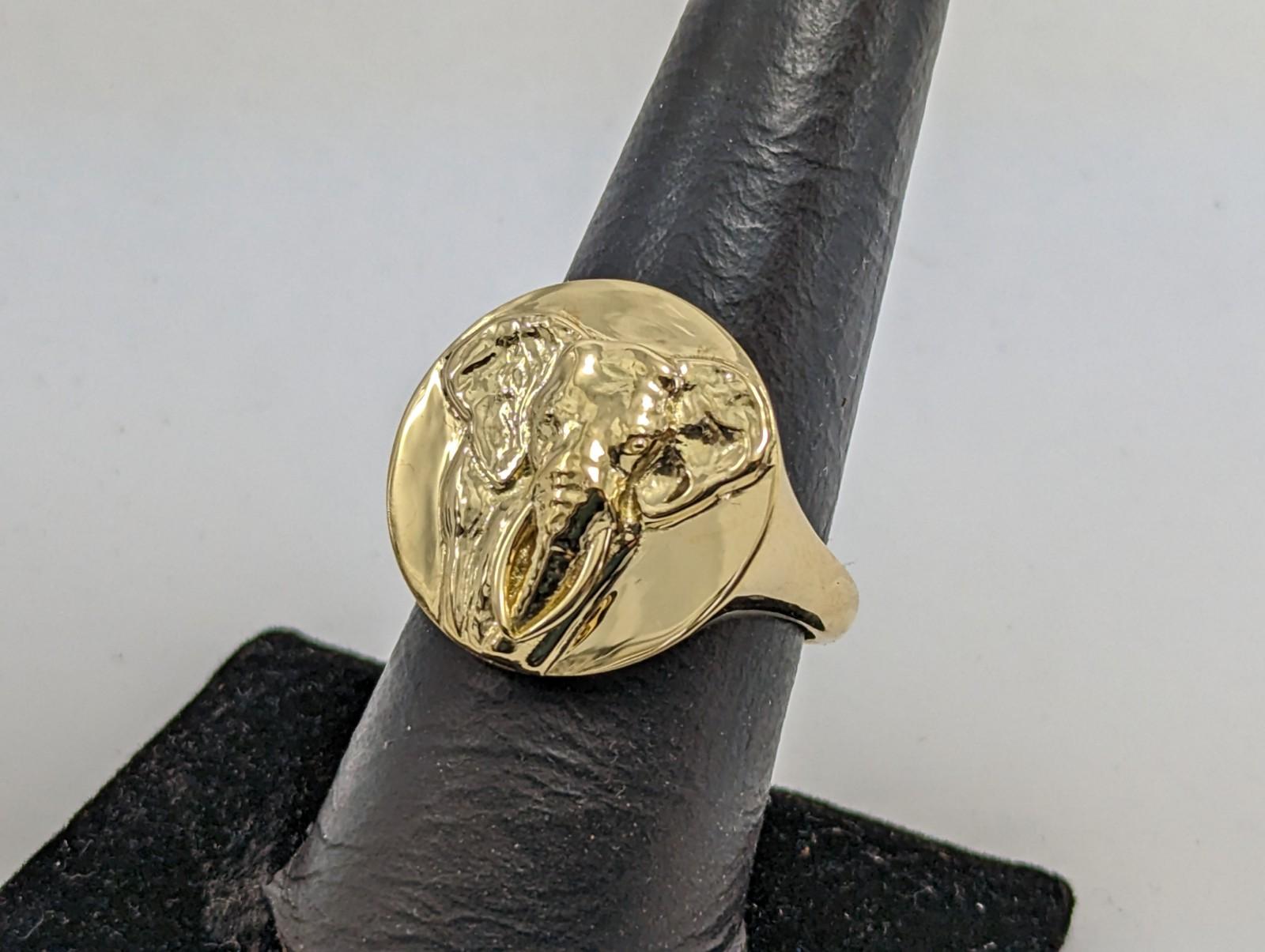 For Sale:  18 Karat Yellow Gold Men's Elephant 2 Tusks Signet Ring 6