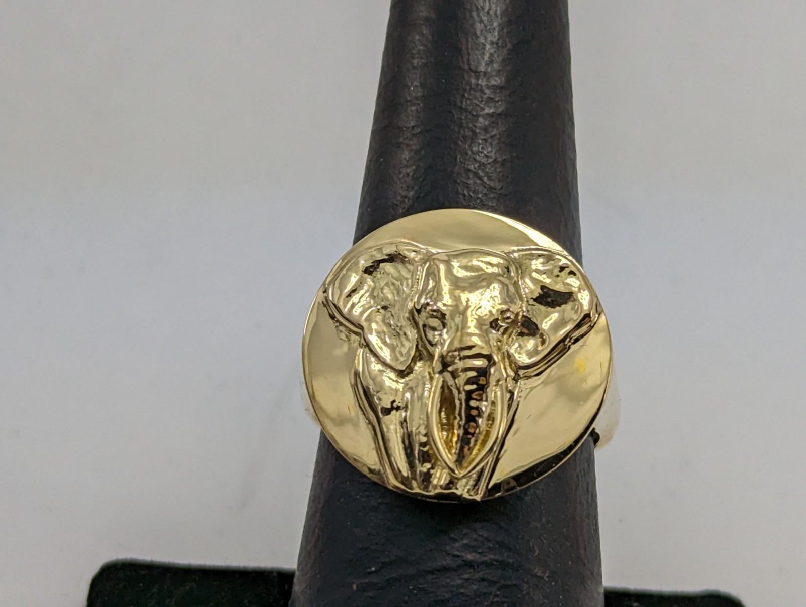For Sale:  18 Karat Yellow Gold Men's Elephant 2 Tusks Signet Ring 8